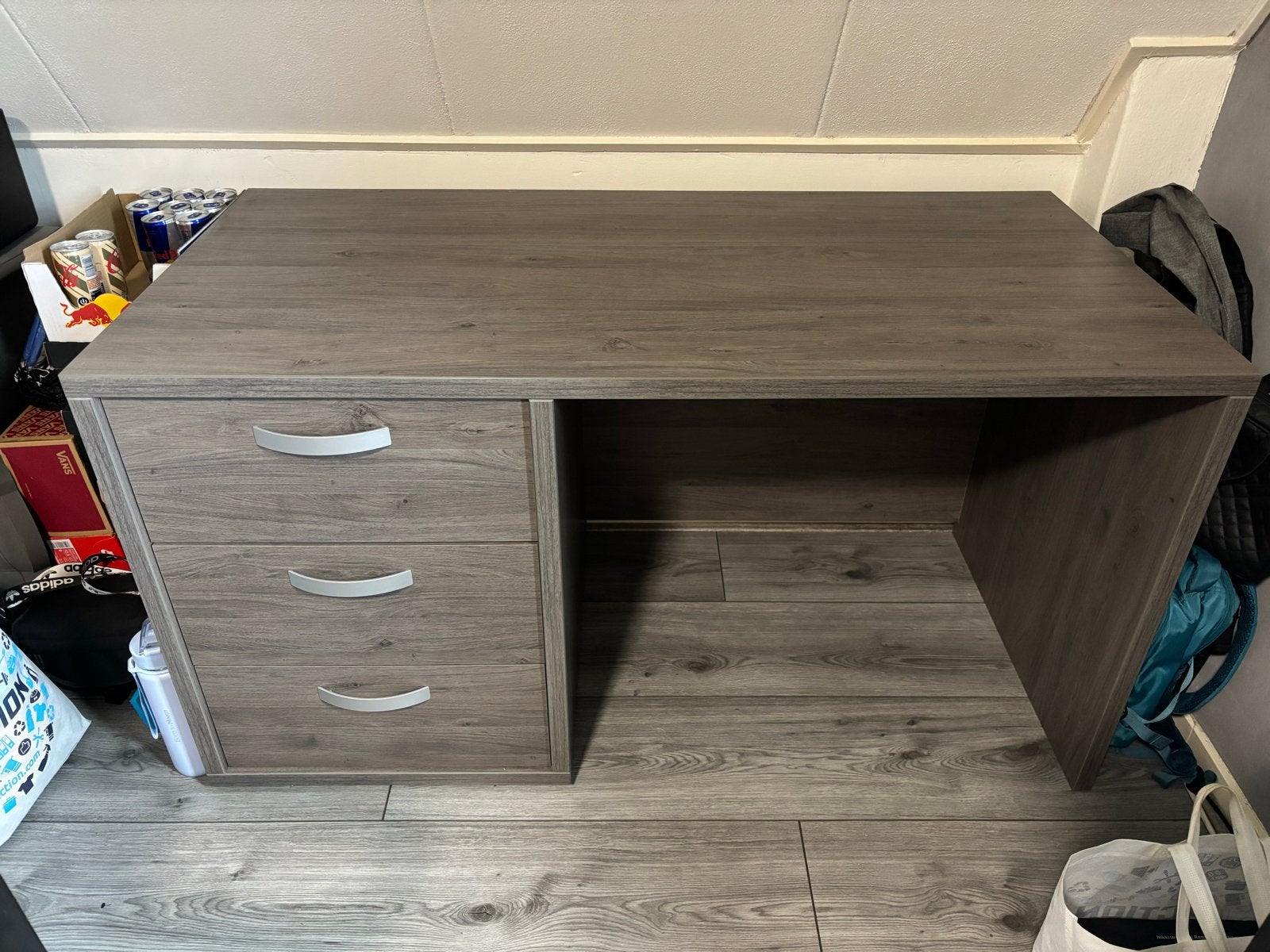 Stevig bureau met 3 lades van Woonboulevard Poortvliet, Ophalen, Gebruikt, Met lades, Spaanplaat of MDF