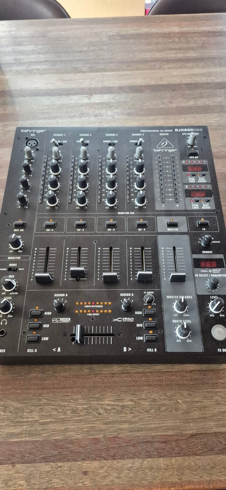 Behringer Pro Mixer DJX900 USB - Goede staat, Muziek en Instrumenten, Mengpanelen, Ophalen of Verzenden, Gebruikt