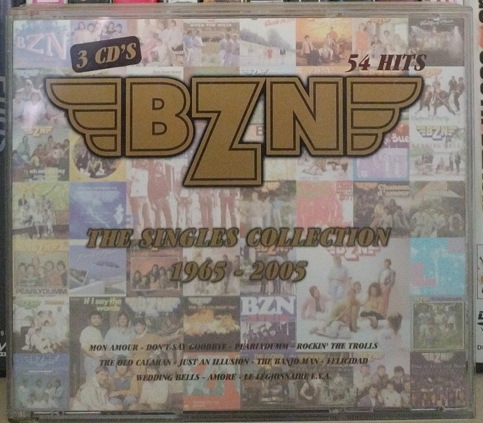 BZN - The Singles Collection 1965-2005 (3 CD's), Ophalen of Verzenden, Zo goed als nieuw, Inclusief doosje