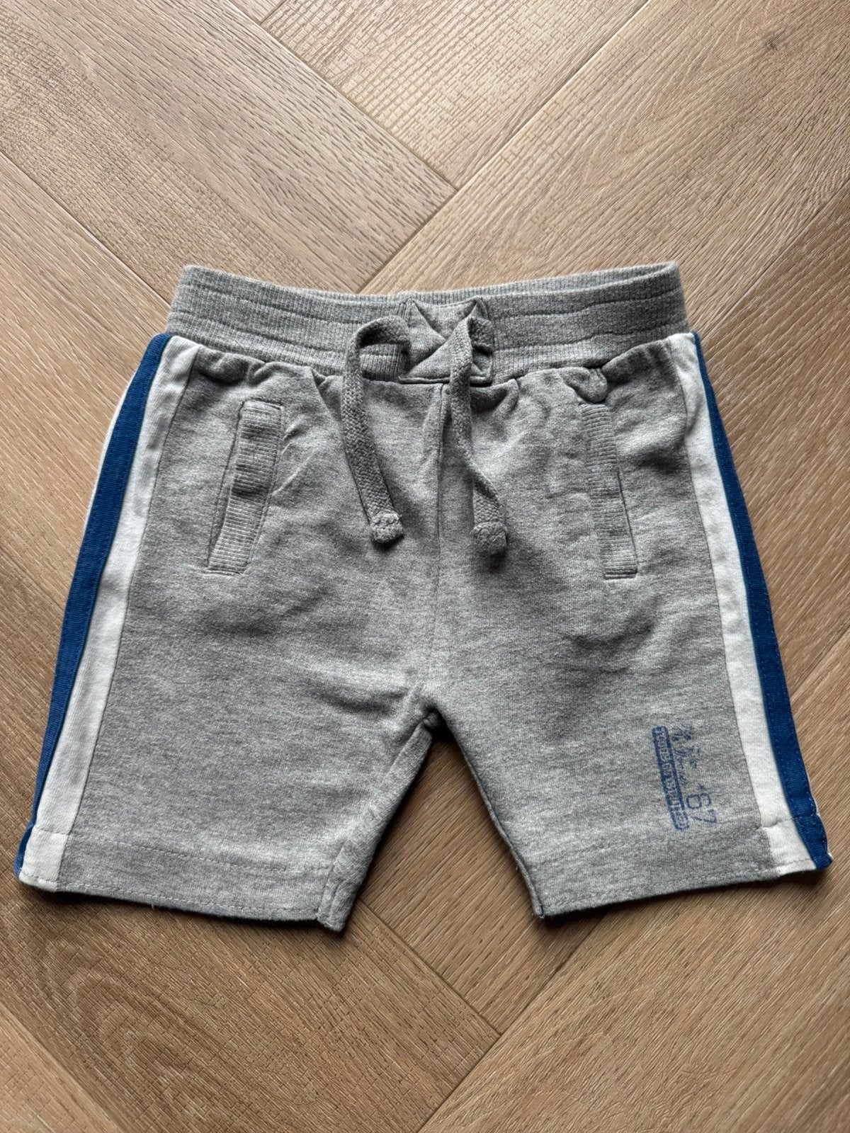 Feetje korte broek grijs/blauw/wit maat 86, Kinderen en Baby's, Babykleding | Maat 86, Ophalen of Verzenden, Gebruikt, Jongetje
