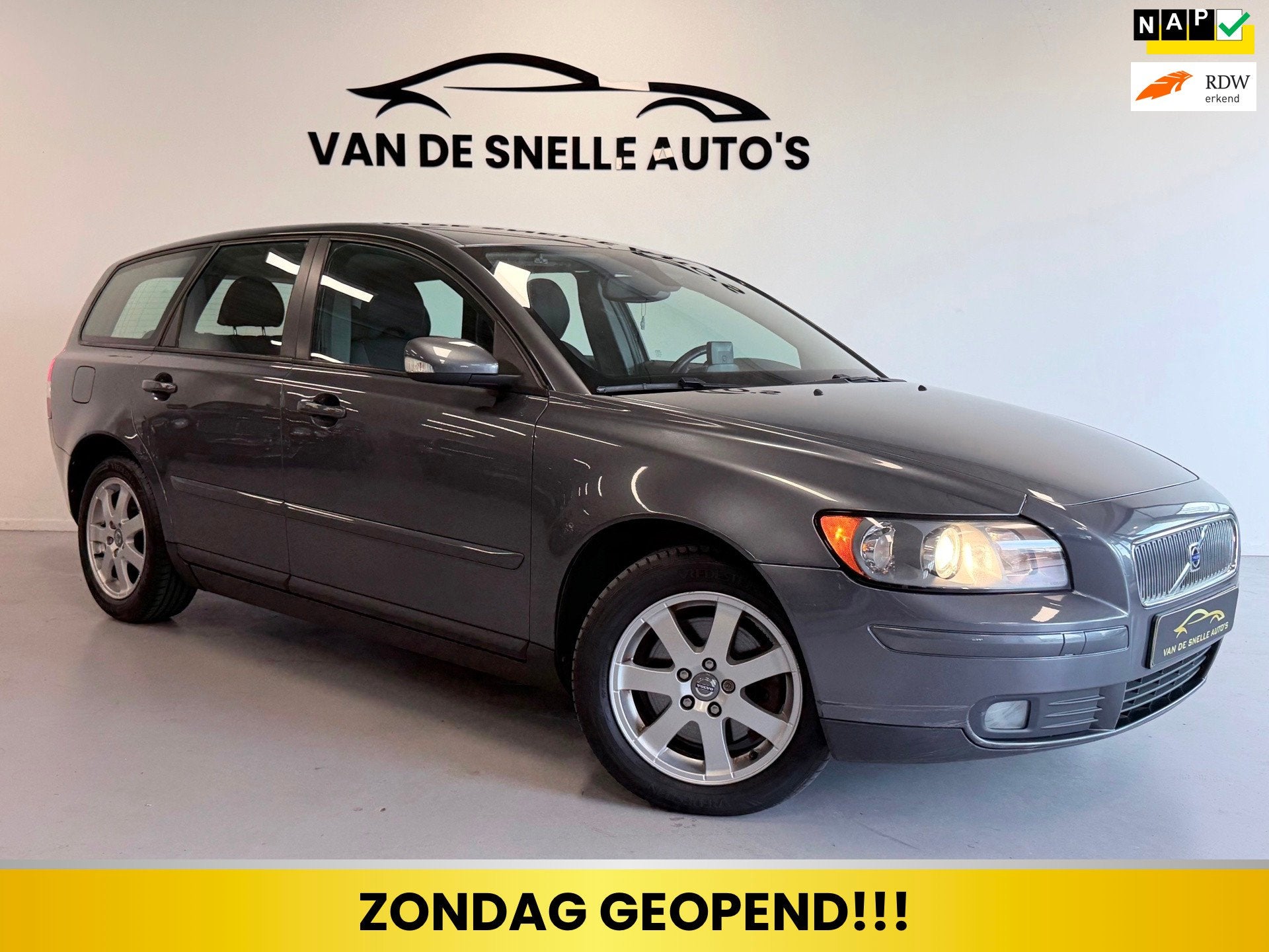 Volvo V50 2.4 Edition II AUTOMAAT/NAP/CLIMA/CRUISE/NAVI/TREK, Gebruikt, 700 kg, 2435 cc, Zilver of Grijs