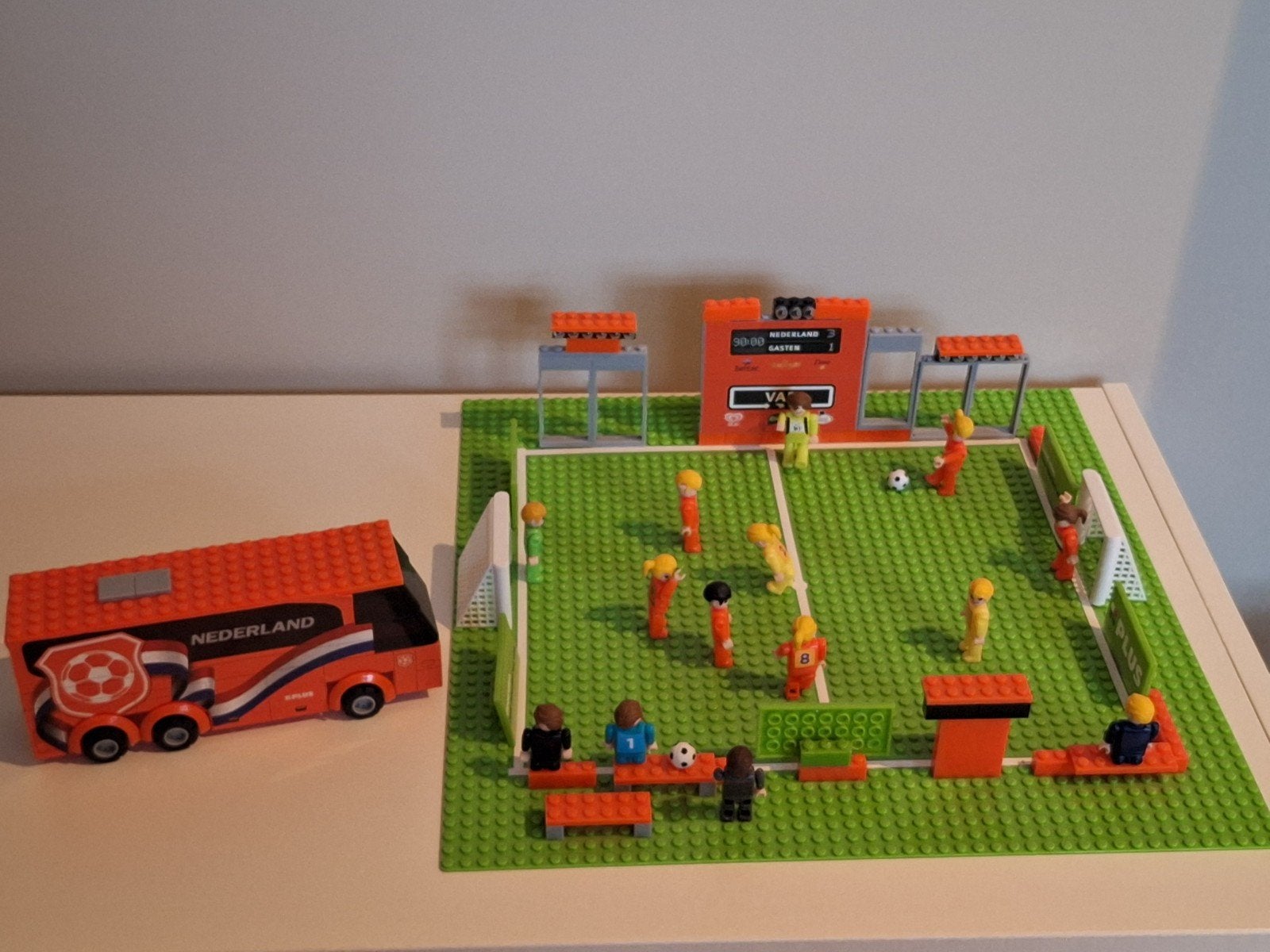 Plus bricks WK Voetbalstadion met Plus Bus - Compleet, Overige thema's, Lego, Ophalen of Verzenden, Zo goed als nieuw