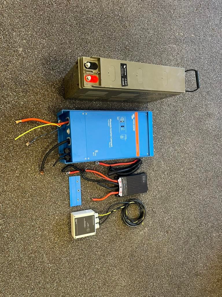 Victron Phoenix omvormer set / 12v / 2000w, Ophalen of Verzenden, Gebruikt
