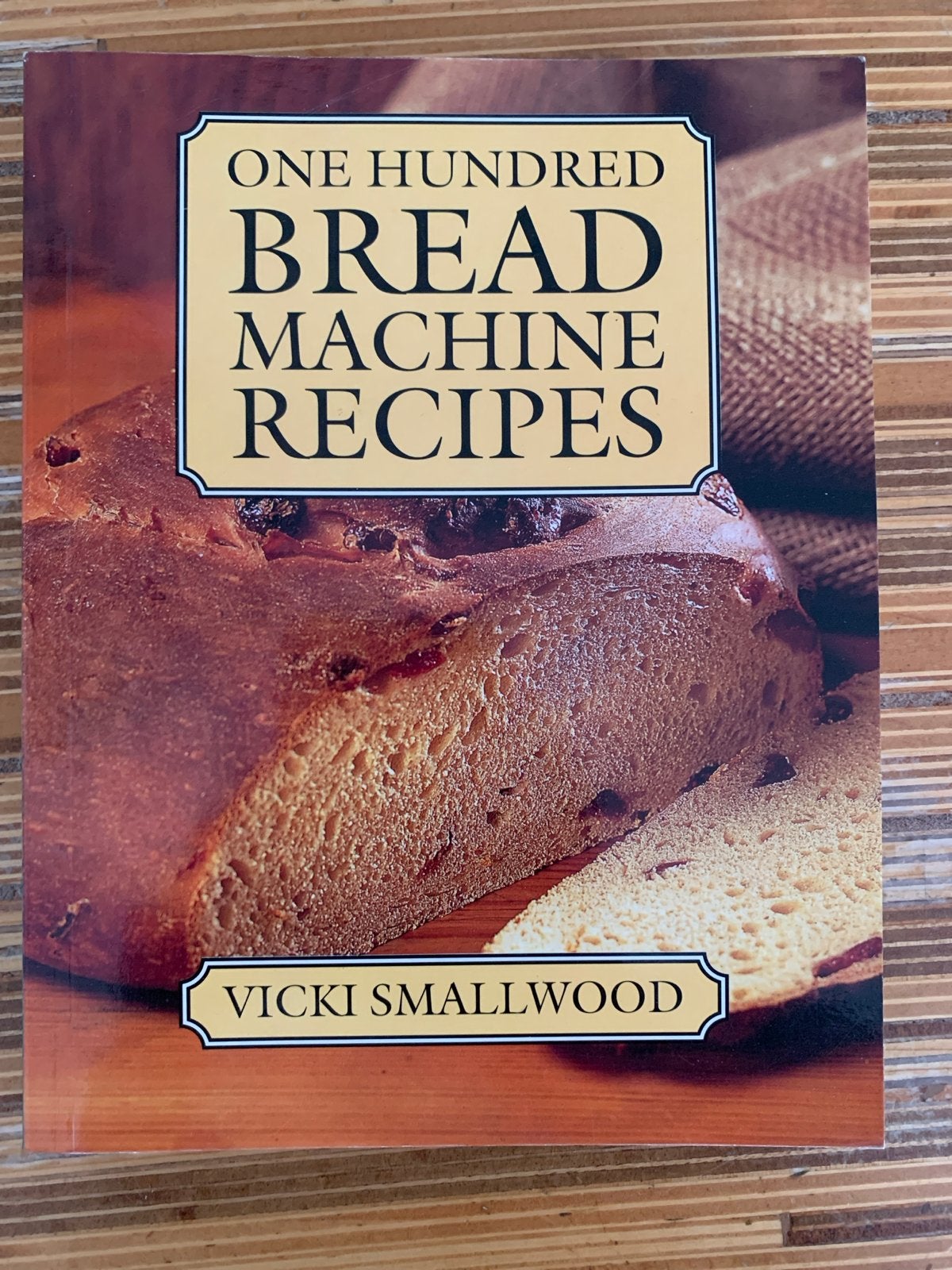 One Hundred Bread Machine Recipes - Vicki Smallwood, Ophalen of Verzenden, Zo goed als nieuw, Overige gebieden, Overige typen