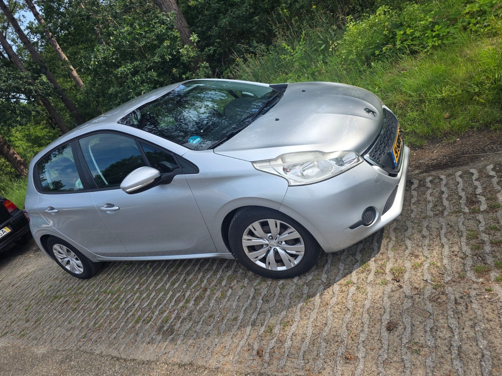 Peugeot 208 1.4 VTI 70KW/95PK 5-D 2012 Grijs, Auto's, Voorwielaandrijving, 40 €/maand, Adaptive Cruise Control, Handgeschakeld