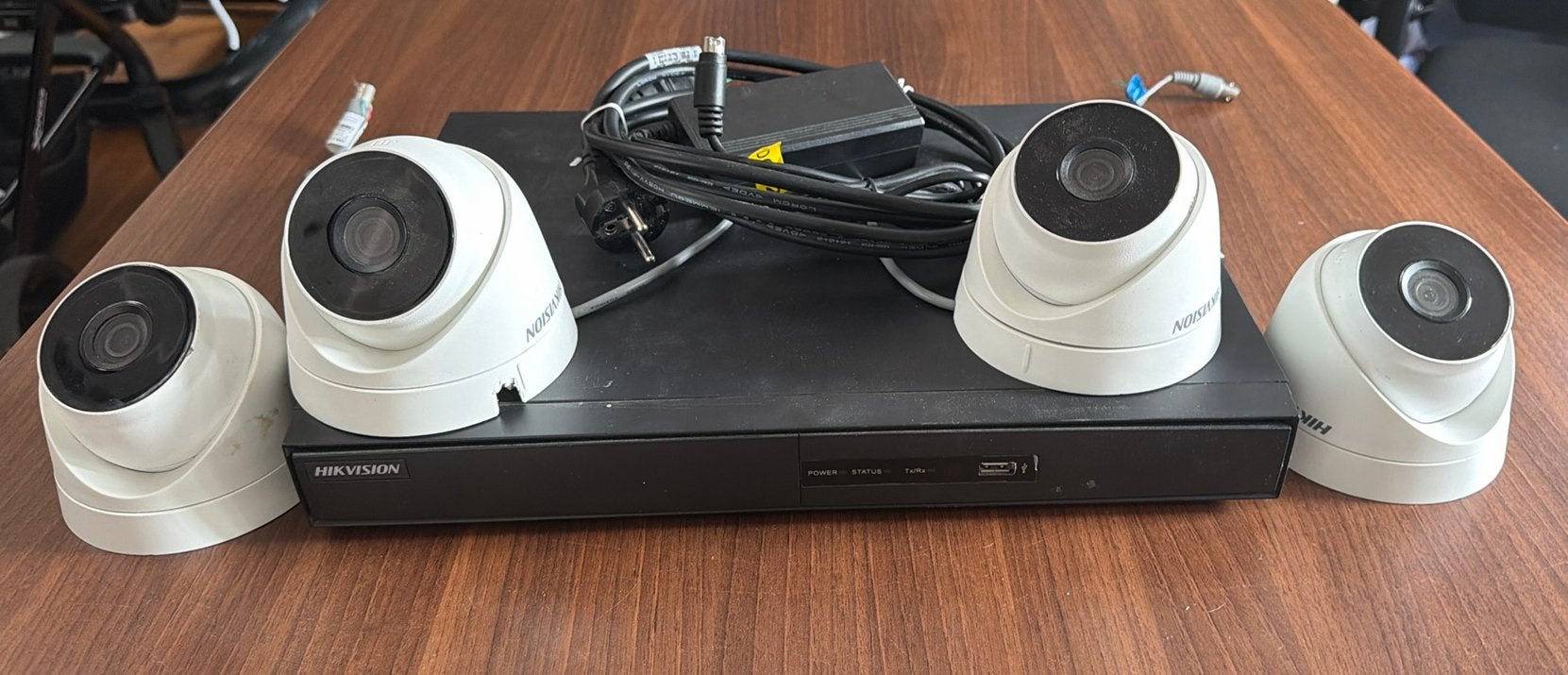 Hikvision camerasysteem met 4 domecamera’s en recorder, Ophalen of Verzenden