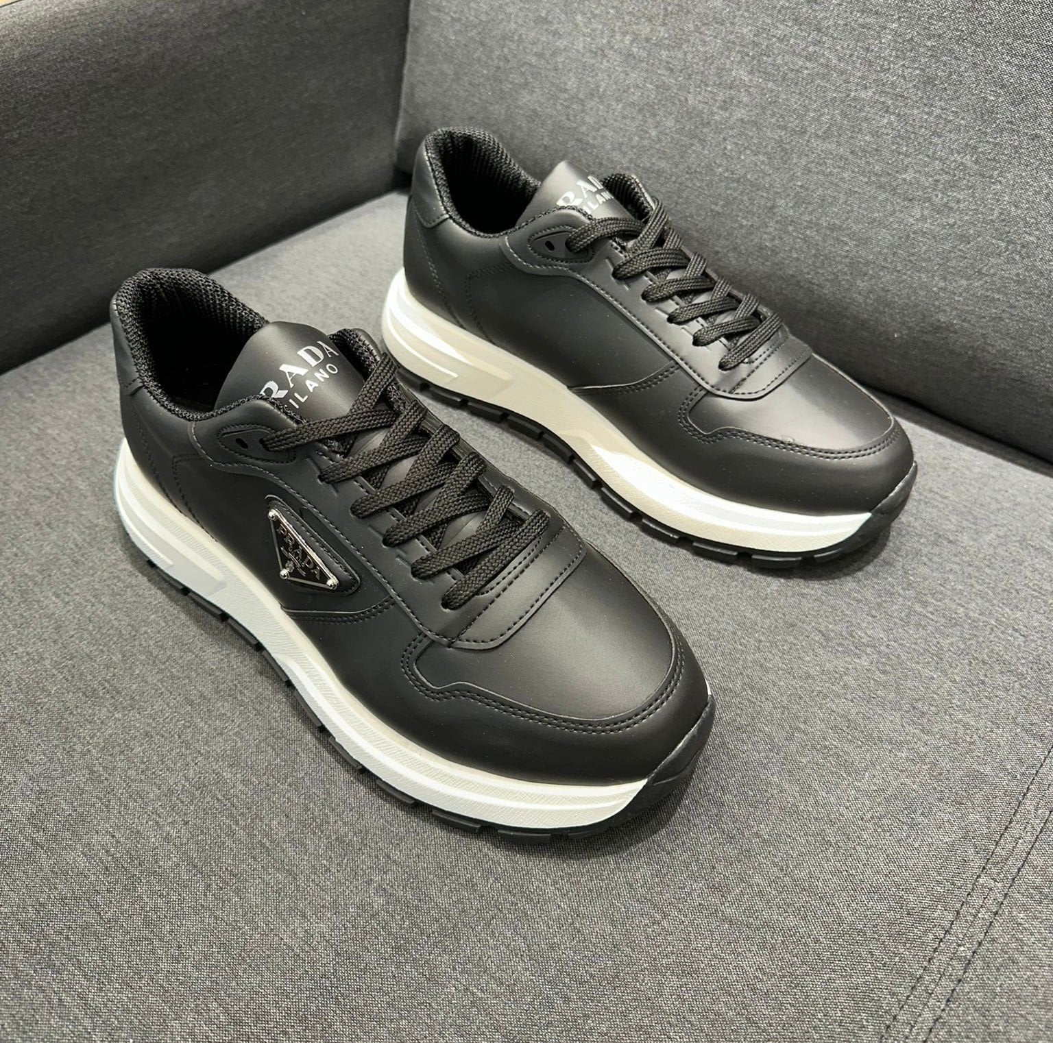 Prada schoenen!, Ophalen of Verzenden, Nieuw, Zwart, Sneakers of Gympen