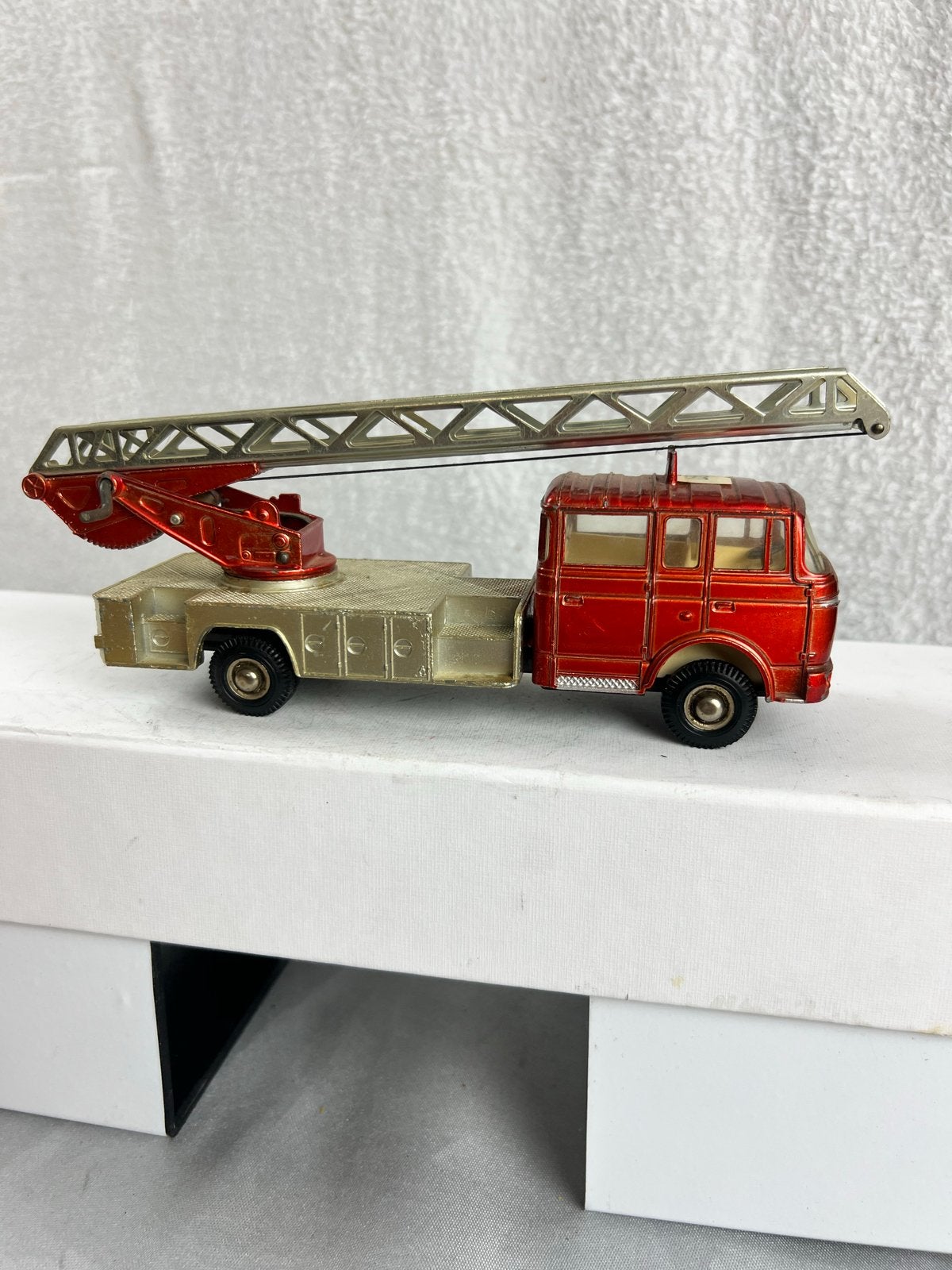 Vintage Dinky Toys Brandweerwagen met Ladder, Ophalen of Verzenden, Gebruikt