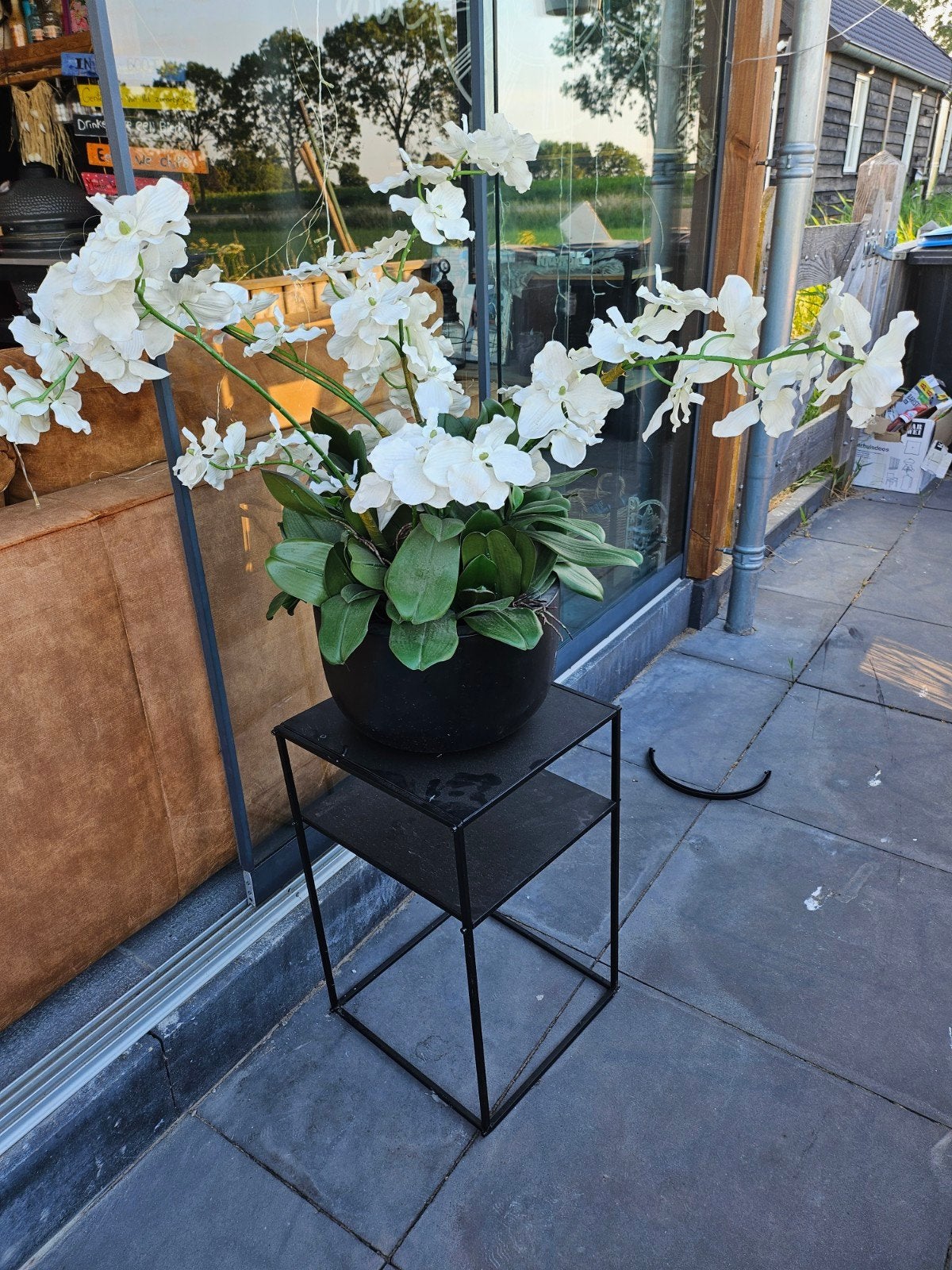 Grote pot kunst orchideeën met tafeltje, Ophalen