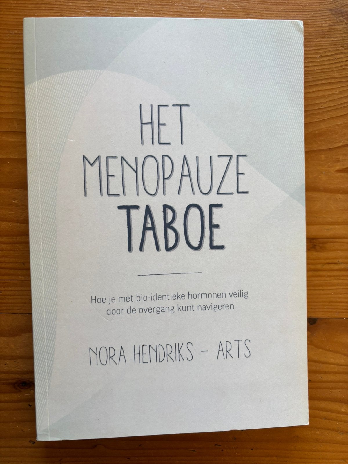 Het menopauze taboe - Nora Hendriks, Ophalen of Verzenden, Gelezen