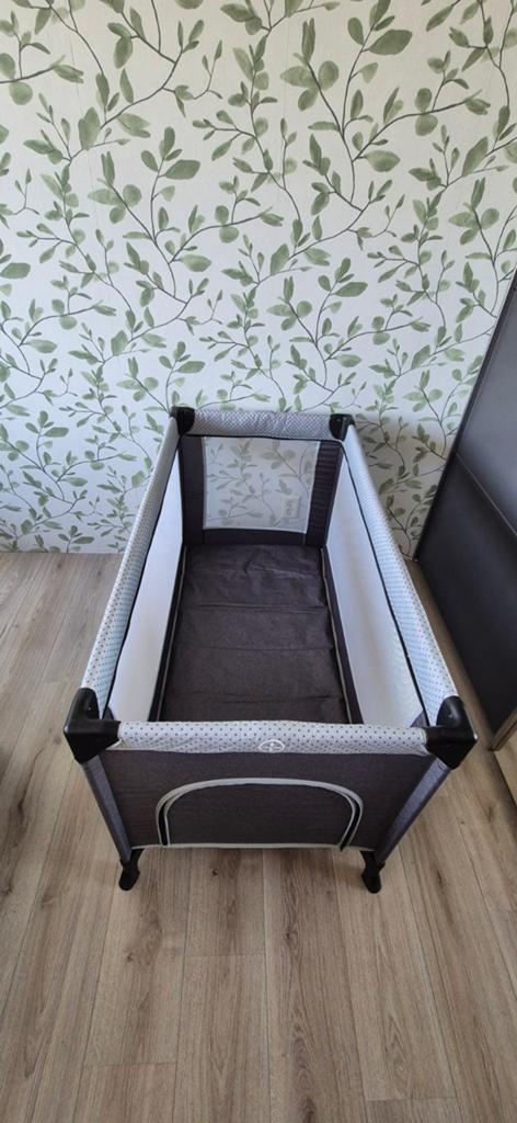 Campingbedje inclusief matras, Kinderen en Baby's, Babywiegjes en Ledikanten, Ophalen, Gebruikt, Reisbedje