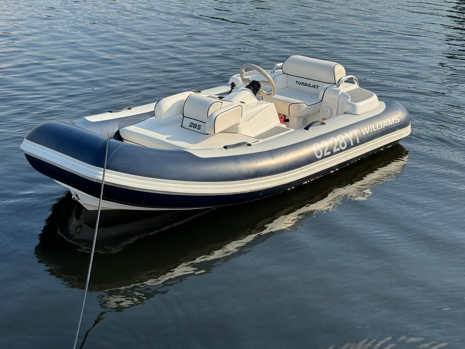 Williams Turbojet 285, Watersport en Boten, Rubberboten, Gebruikt, Overige merken, Polyester/glasvezel, Afdekzeil, Benzine, Binnenboordmotor