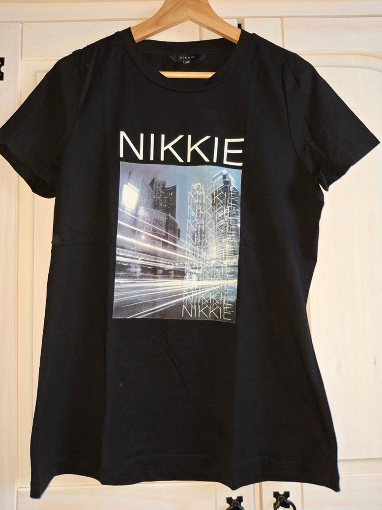 Nikkie shirt maat m, Kleding | Dames, T-shirts, Zwart, Ophalen of Verzenden, Gedragen, Nikkie