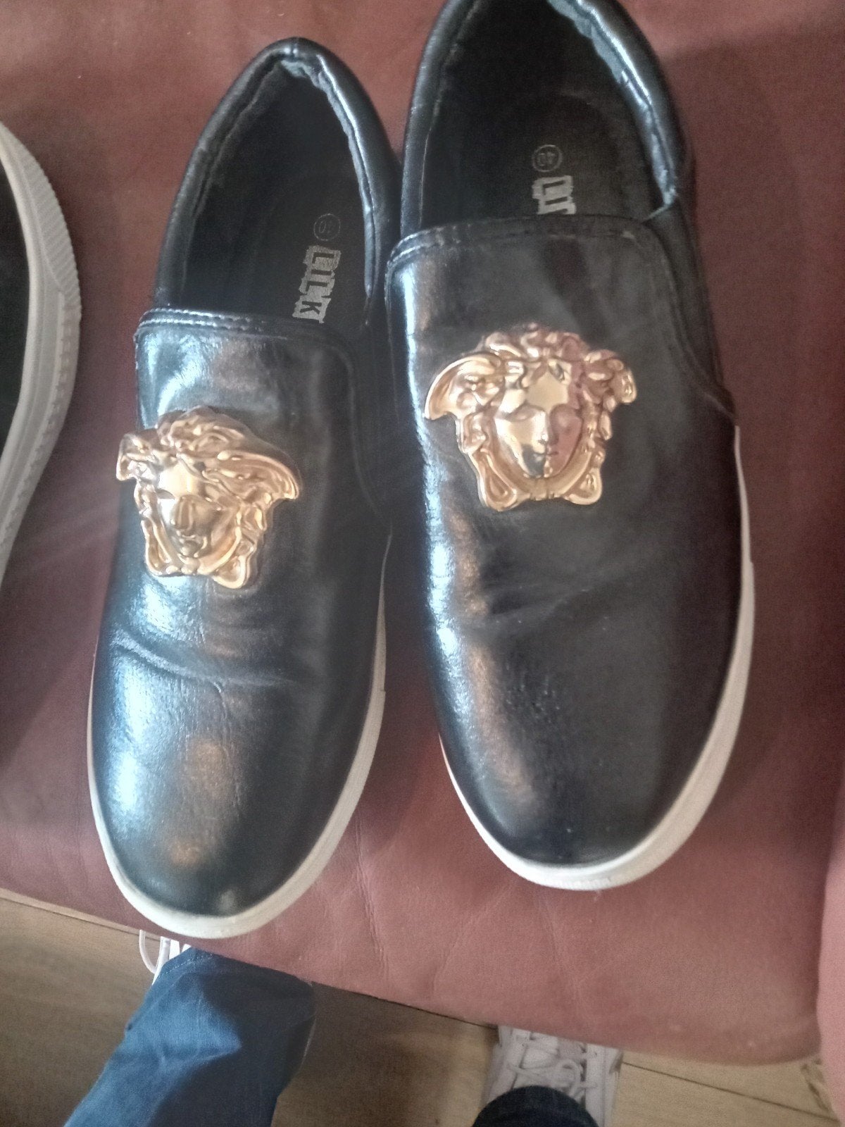 2 paar Zwarte Versace Instappers met Medusa Hoofd, Kleding | Dames, Schoenen, Versace, Ophalen, Zwart, Instappers