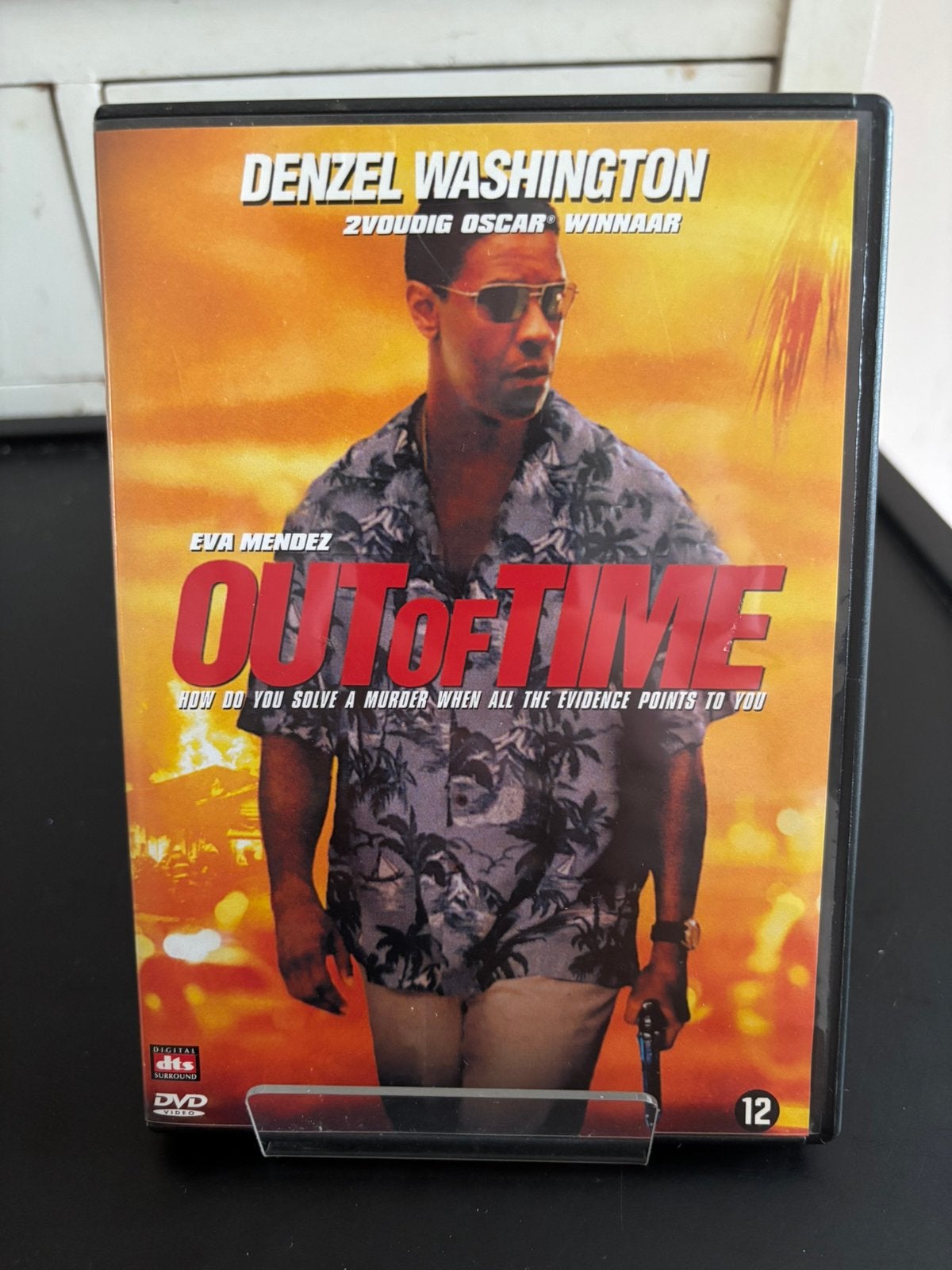 Out of Time, Vanaf 12 jaar, Ophalen of Verzenden, Zo goed als nieuw