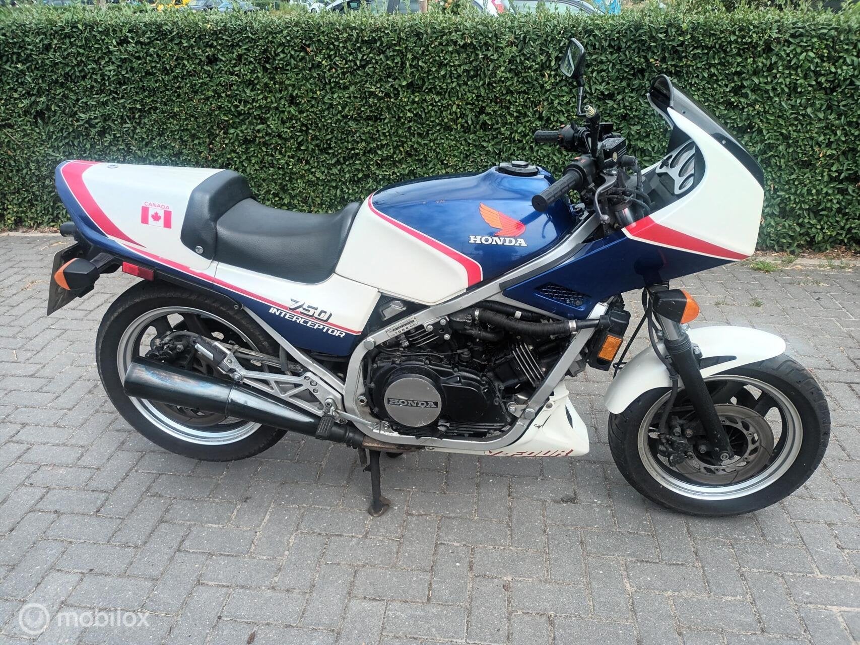 Zeer nette Honda VF 750 F 1984 iets werk 44dkm Inruil kan, Meer dan 35 kW, Toermotor, 748 cc, Handgeschakeld