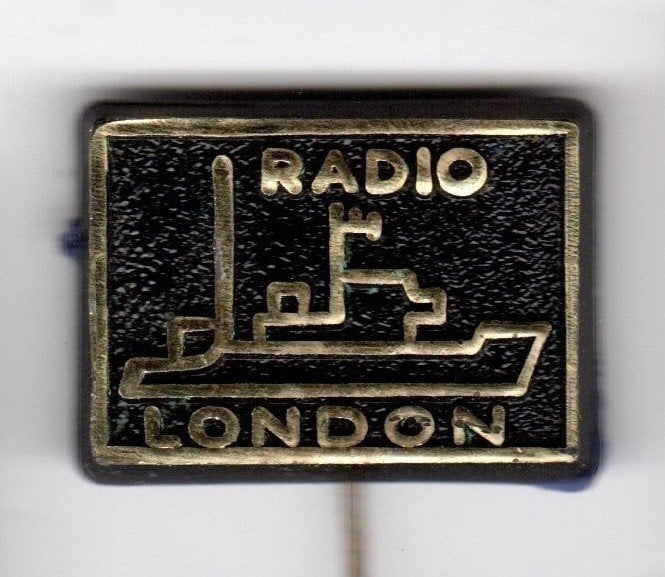 Speldje RADIO LONDON SCHIP ZEEZENDER (A1), Ophalen of Verzenden, Gebruikt, Overige onderwerpen