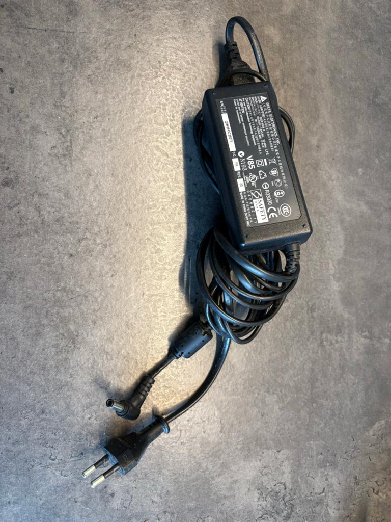 Delta Electronics Laptop Adapter 65W - 19V (Universeel), Ophalen of Verzenden, Zo goed als nieuw