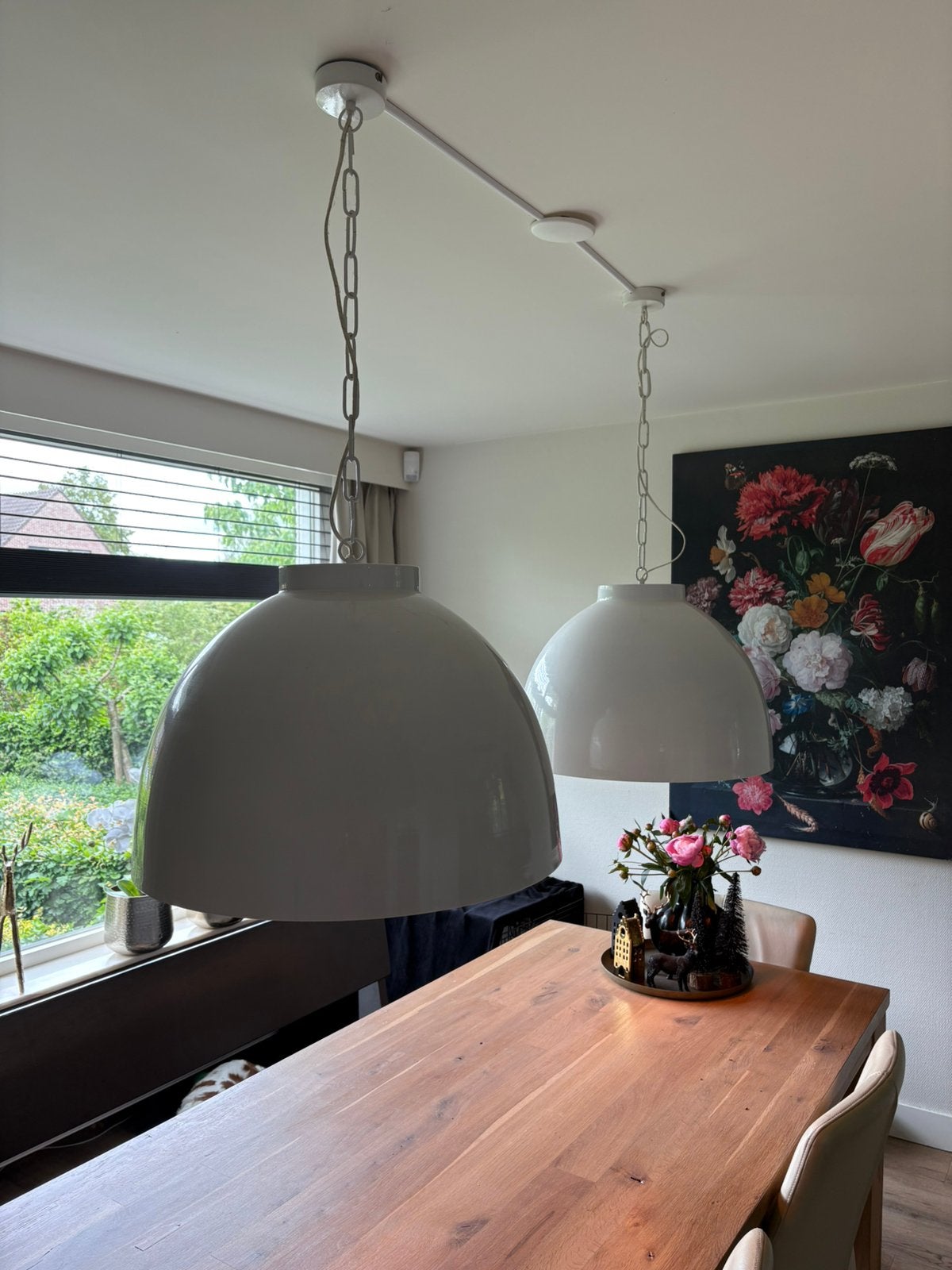 2 grote hoogglans witte hanglampen Ø60 cm, Ophalen of Verzenden, Zo goed als nieuw