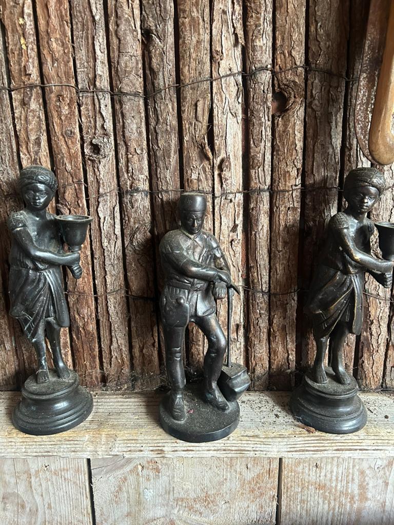 3 antieke bronzen beeldjes, Ophalen