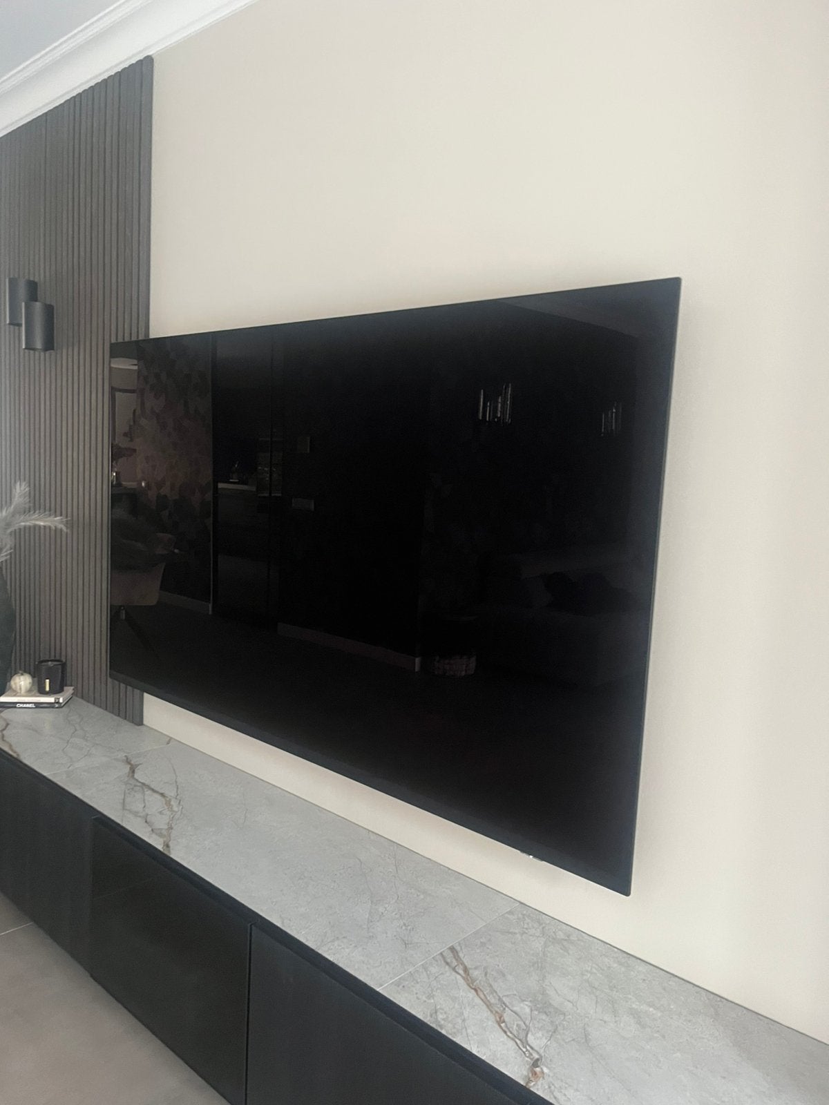 Tv meubel zwart met een marmeren tegel, Huis en Inrichting, Kasten | Televisiemeubels, Ophalen, Gebruikt, 200 cm of meer, Minder dan 100 cm
