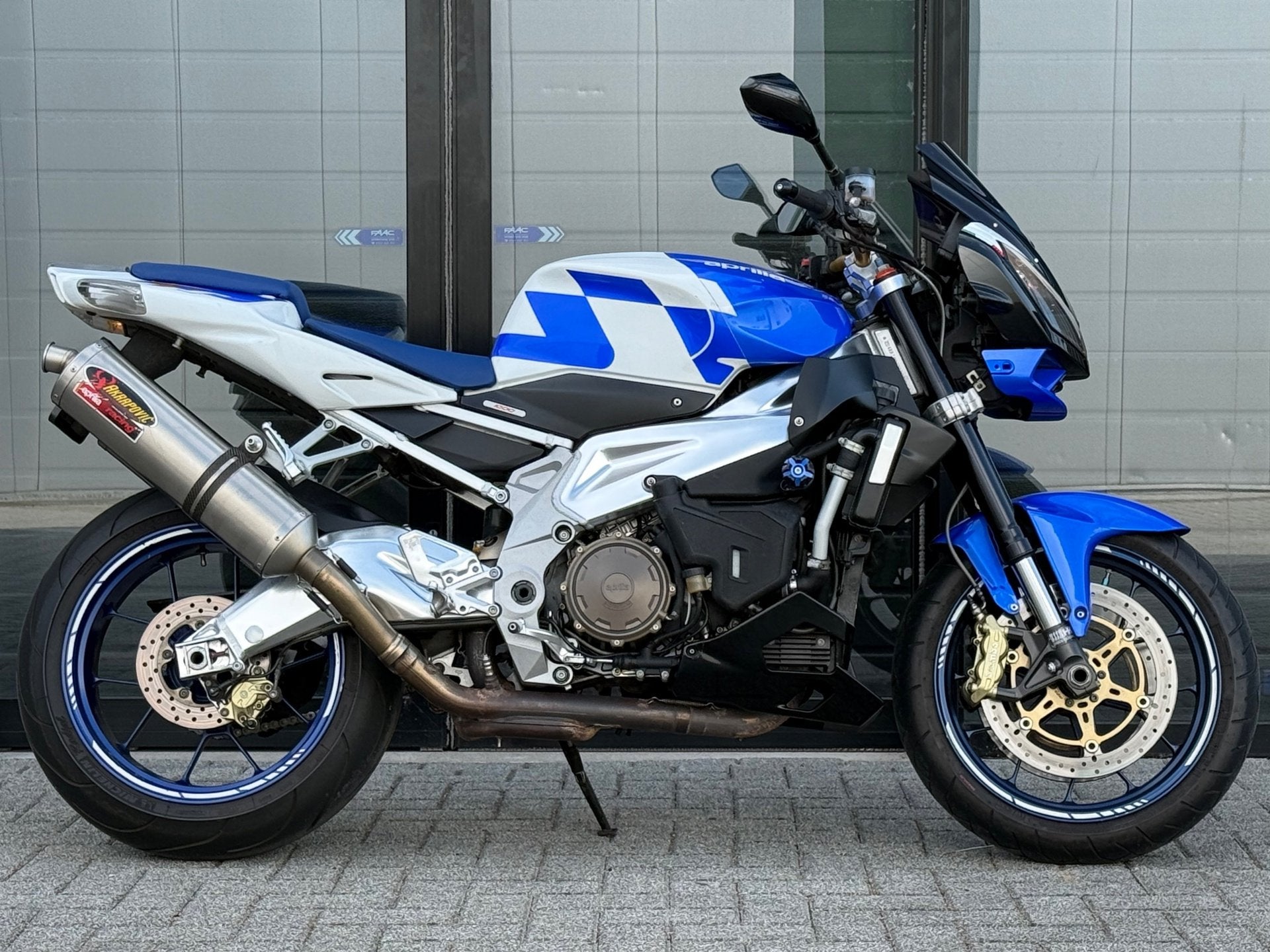 Aprilia Tour Tuono 1000R Gen 2 139 PK AKRAPOVIC - NL MOTOR, Bedrijf, Meer dan 35 kW, Toermotor, 998 cc