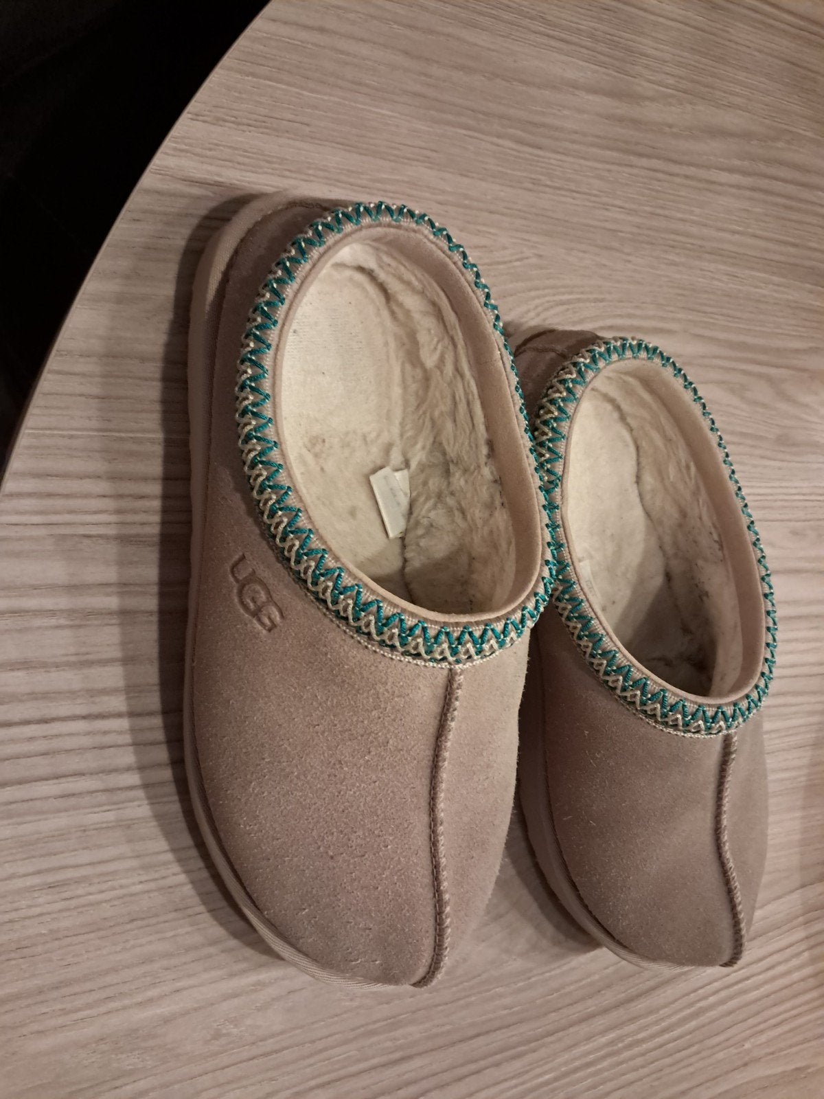 UGGS sloffen, Ophalen, UGGS, Beige, Zo goed als nieuw