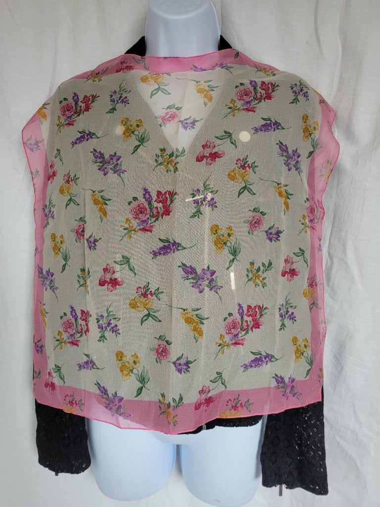 Mooie roze vierkanten sjaal, doorschijnend, bloemetjes 52x52, ., Ophalen of Verzenden, Zo goed als nieuw, .