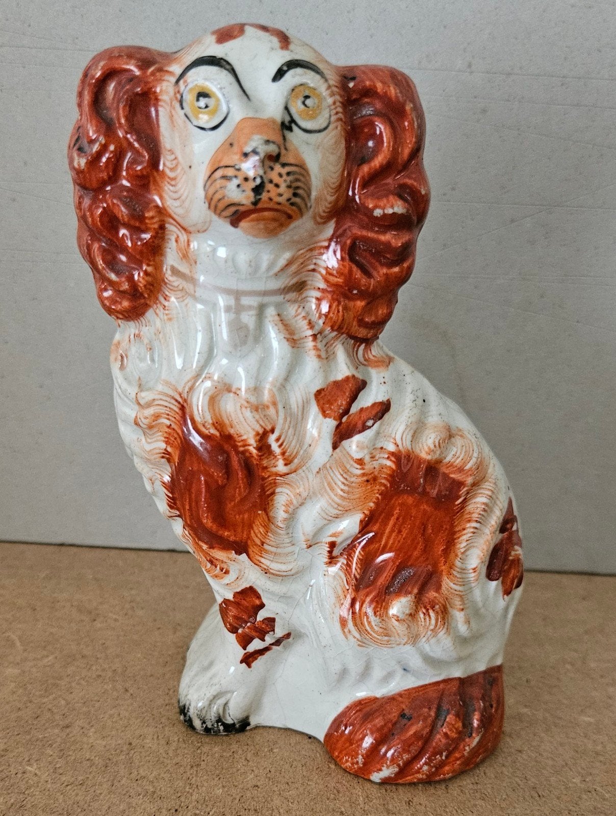 Staffordshire beeldje van spaniël hond, 19e eeuw, Antiek en Kunst, Kunst | Designobjecten, Beeld, Natuurlijk materiaal, Bruin