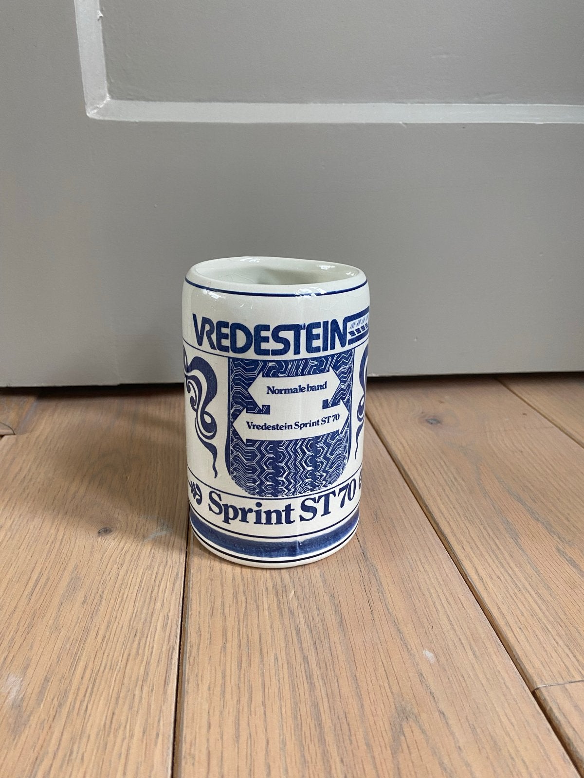 Vintage Vredestein Sprint ST 70 Bierpul - Handgeschilderd, Antiek en Kunst, Ophalen of Verzenden