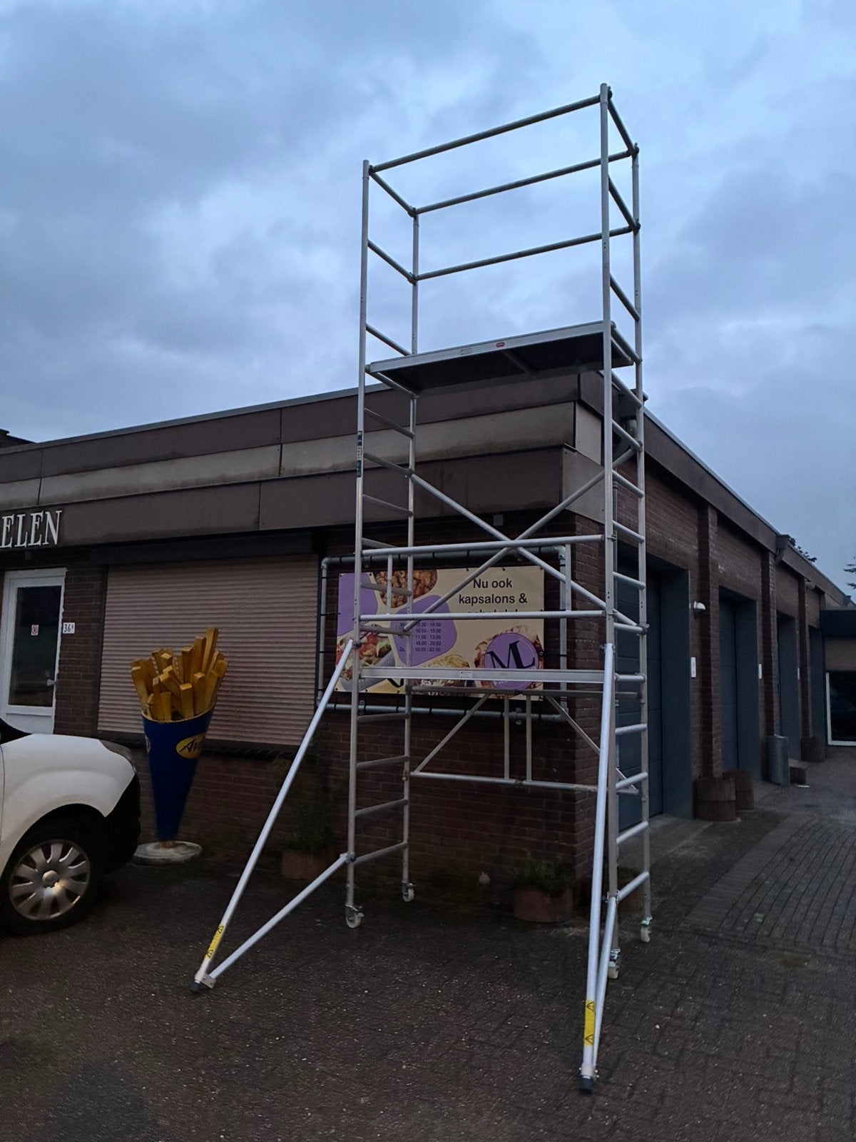 Altrex 3400 smalle steiger te koop met een werkhoogte van 6m, Ophalen, Gebruikt, Rolsteiger of Kamersteiger, 5 meter of hoger