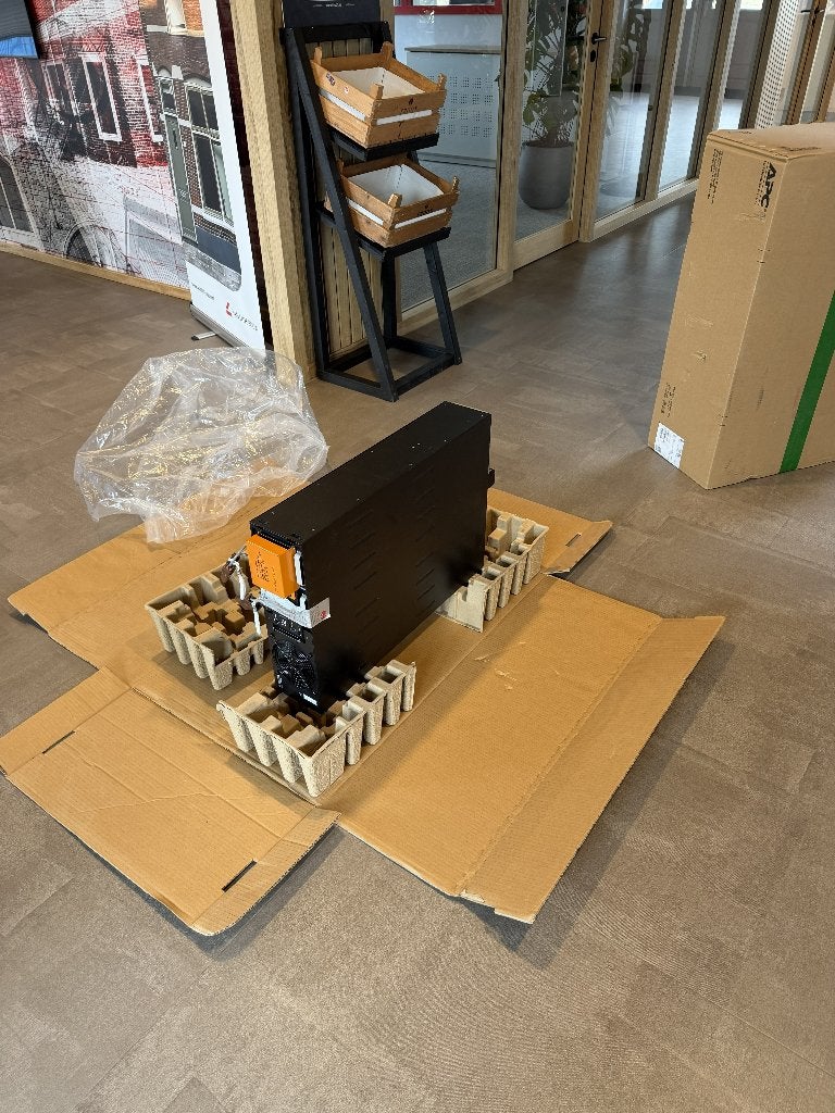 APC UPS SRT5KRMXLI met management kaart, Computers en Software, Noodvoedingen (UPS), Ophalen, Zo goed als nieuw