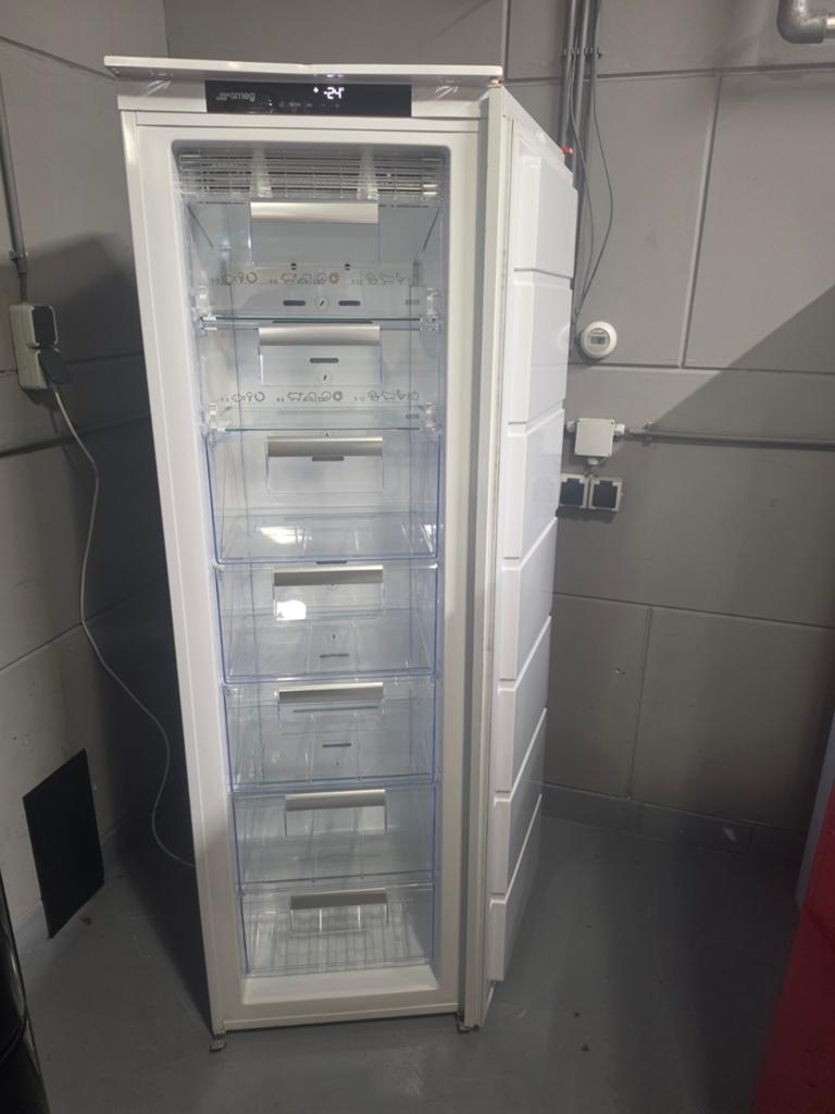 Smeg Vriezer 7x vriezer laden(nieuw)!!, Witgoed en Apparatuur, Vriezers en Diepvrieskisten, Ophalen, Zo goed als nieuw, Minder dan 60 cm