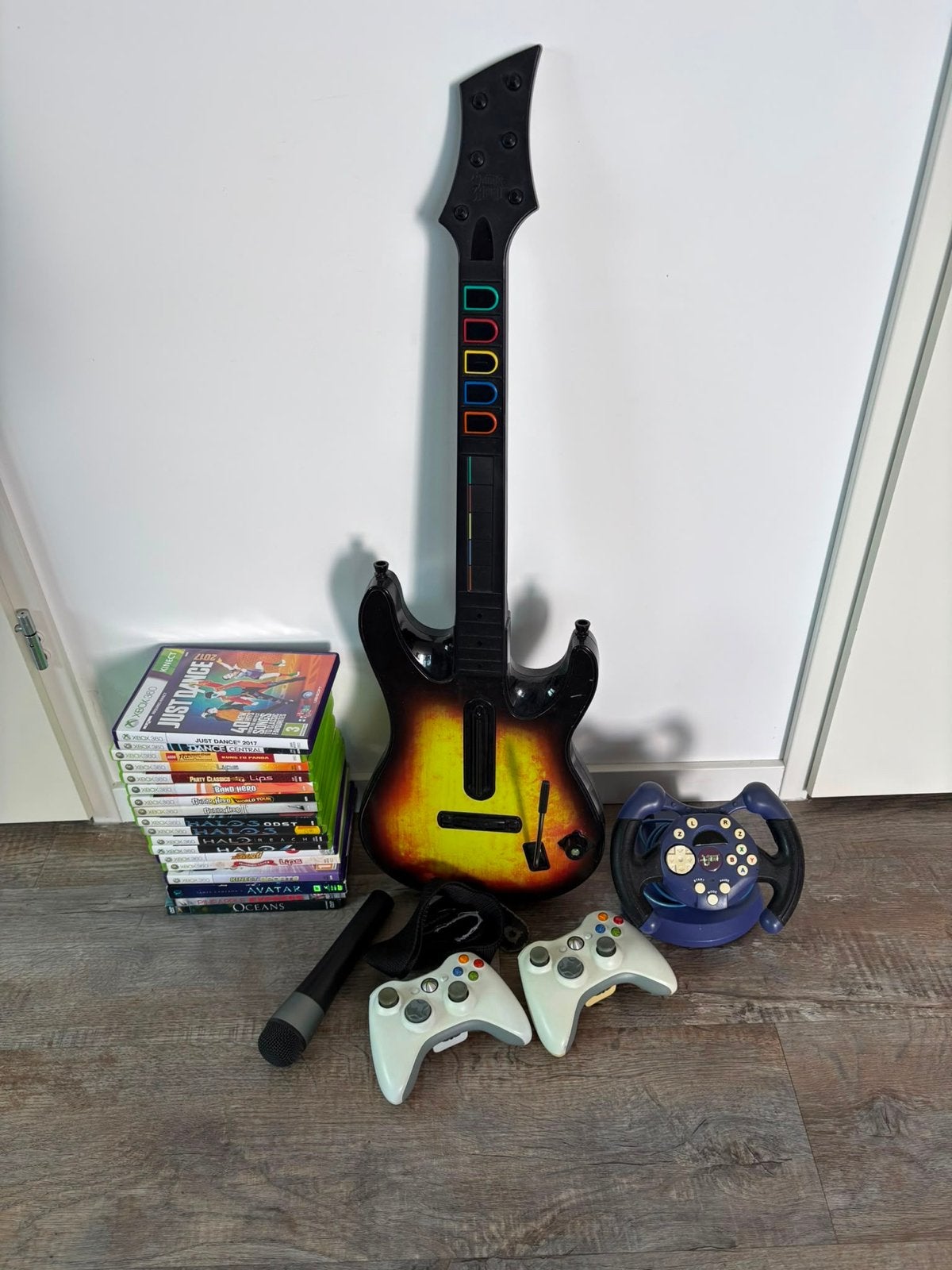 Xbox 360 games, gitaar, controllers en microfoon, Ophalen, Gebruikt, Overige genres, Eén computer