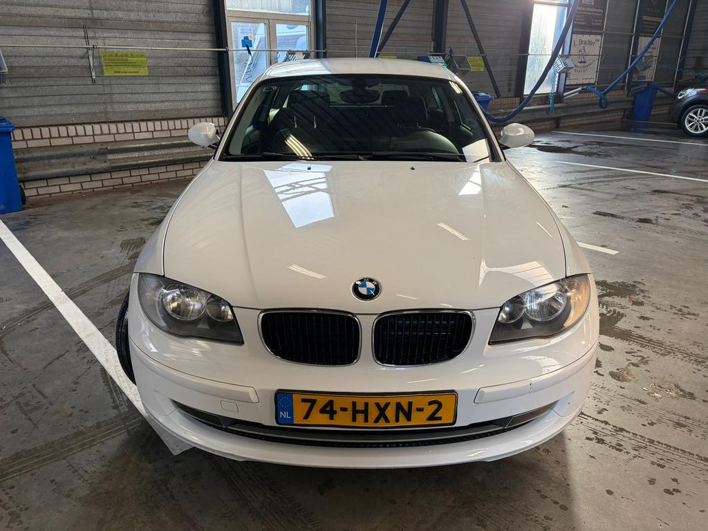 BMW 1-Serie 2.0 116I 3DR 2009 Wit, 1-Serie, Achterwielaandrijving, 1995 cc, 4 cilinders