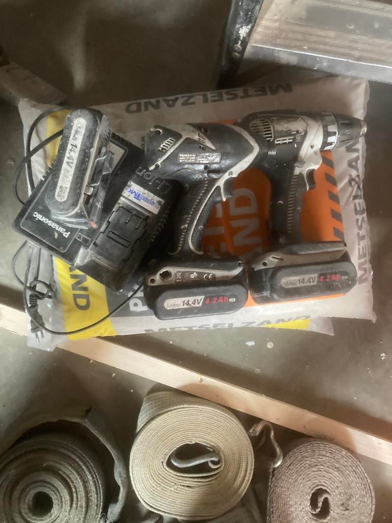 2 schroefmachine met acculader, Ophalen, Zo goed als nieuw