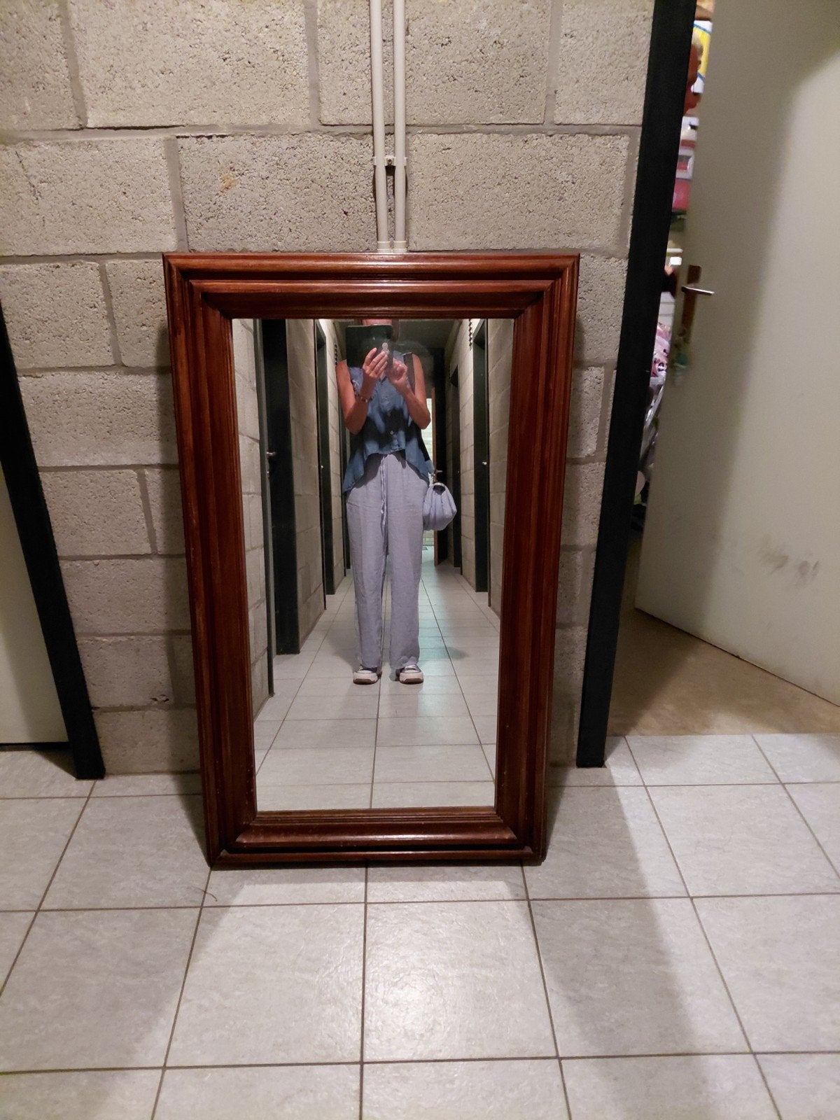 oude spiegel van 74 cm op 1m26 cm.
heel zwaar,vol eik
heeft, Ophalen, Rechthoekig