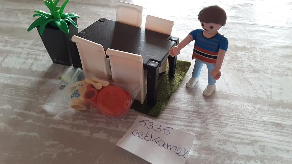 5335 eetkamer voor huis of villa., Ophalen of Verzenden, Zo goed als nieuw