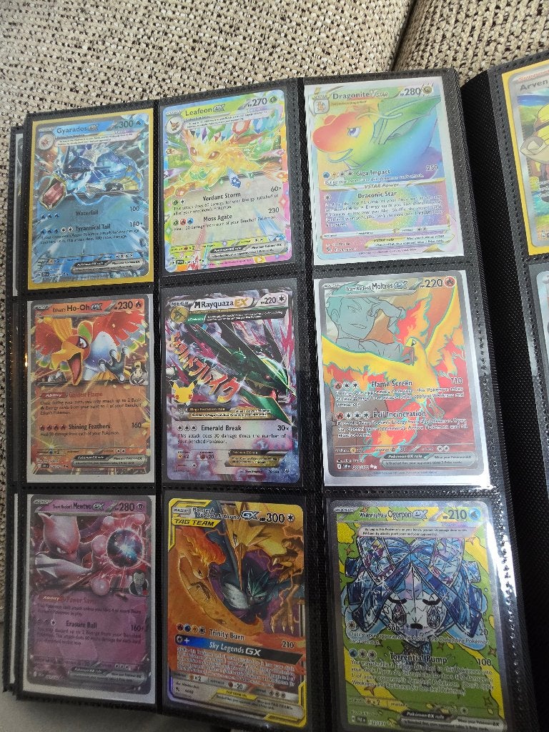 Pokémon Celebrations Binder + Hits & evolving skies, Ophalen of Verzenden, Zo goed als nieuw, Meerdere kaarten