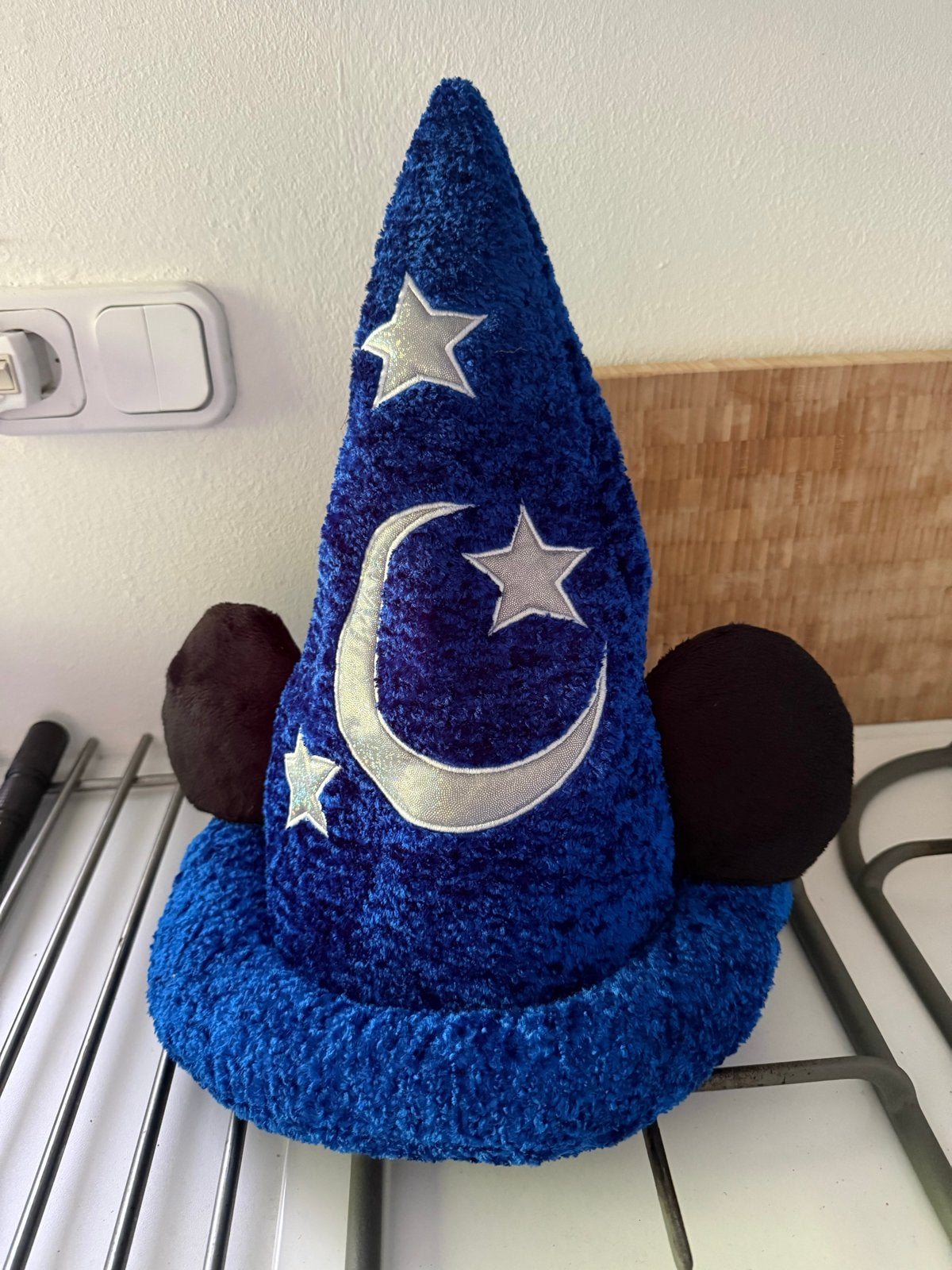 Disney Mickey Mouse Tovenaarshoed - Disneyland Parijs, Ophalen of Verzenden, Mickey Mouse, Zo goed als nieuw, Kleding of Textiel