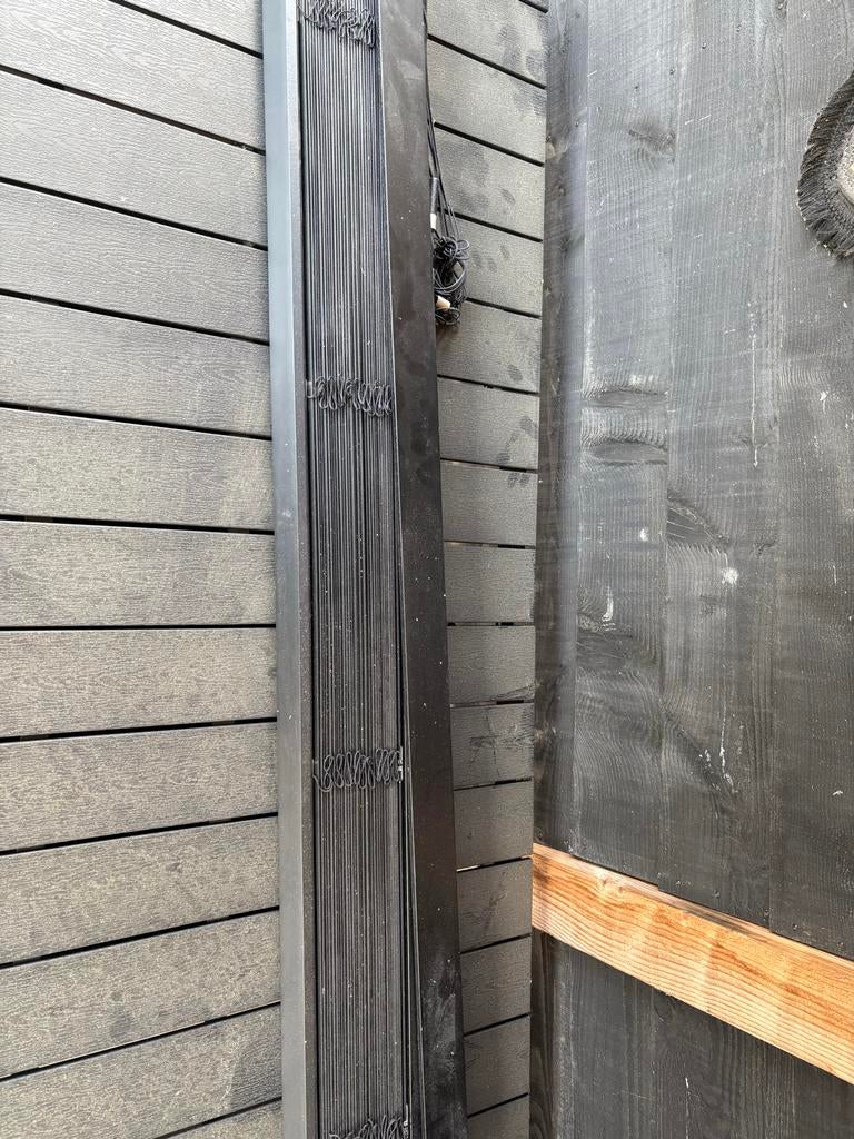Houten jaloezieën 240 cm breed, 115cm lang, Ophalen, Zo goed als nieuw