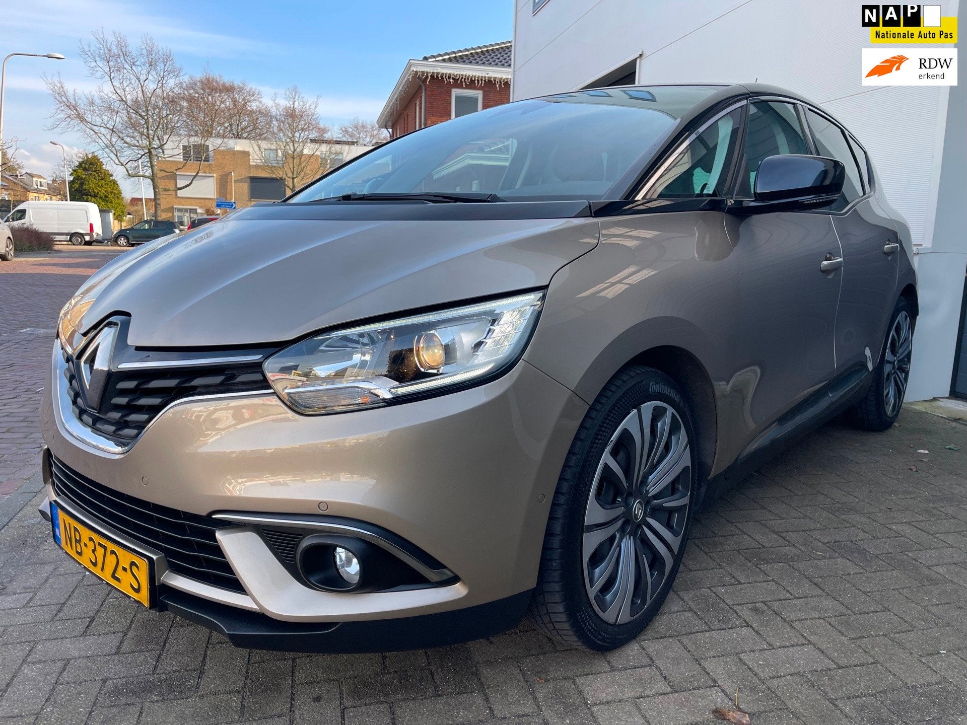 Renault Scénic 1.2 TCe Intens/Dealer-onderhouden/Camera/Nav, Auto's, Renault, Voorwielaandrijving, Dealer onderhouden, Gebruikt