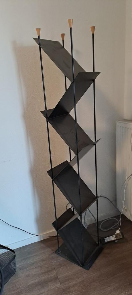 Metalen boekenrek/displayrek 170 cm hoog, Huis en Inrichting, Kasten | Boekenkasten, Met plank(en), Minder dan 50 cm, Gebruikt