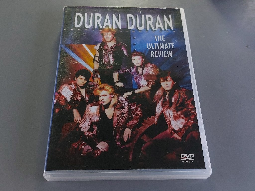 DURAN DURAN - THE ULTIMATE REVIEW (DVD), Cd's en Dvd's, Alle leeftijden, Ophalen of Verzenden, Zo goed als nieuw