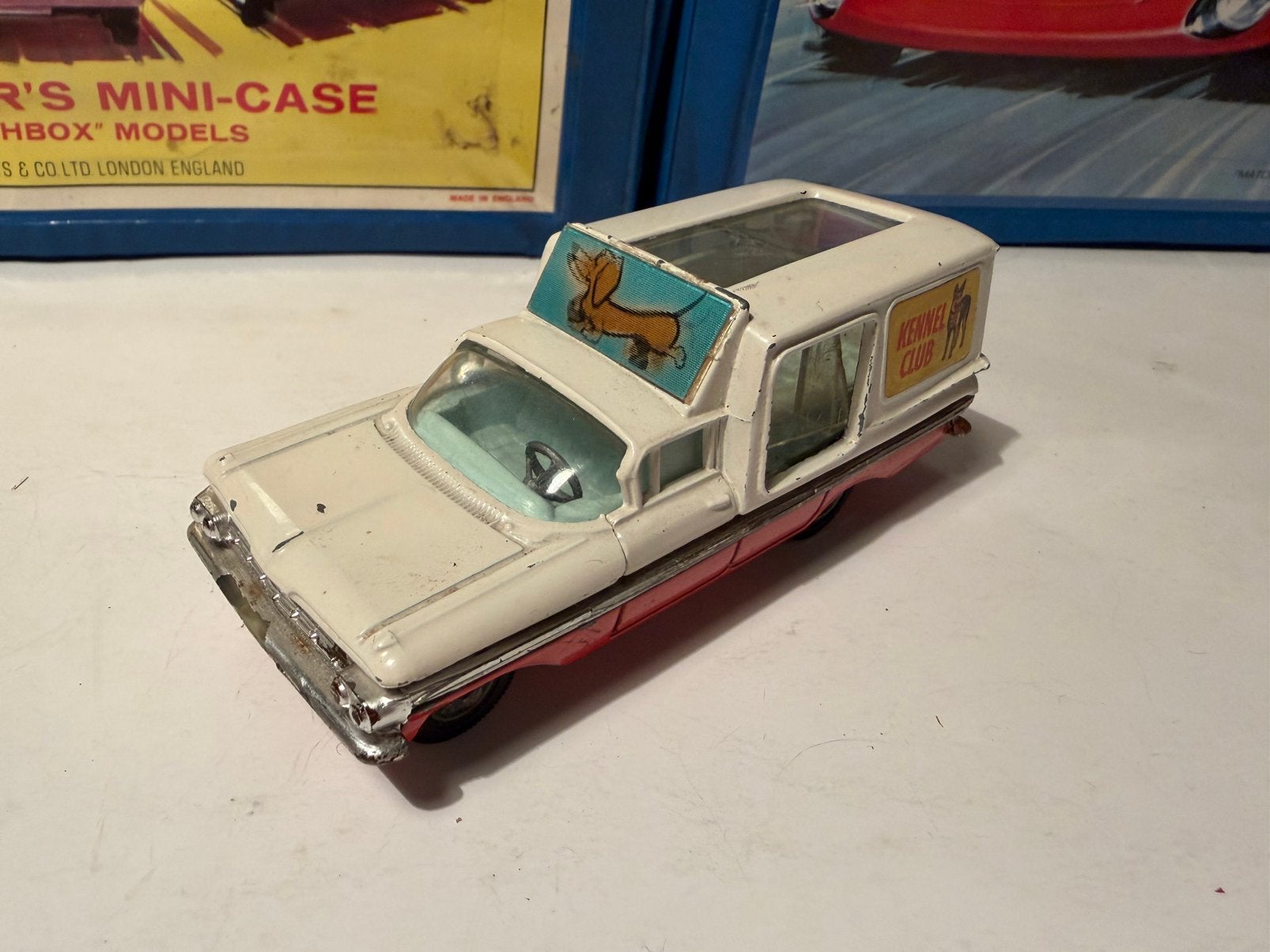Corgi Toys Nr.486 Chevrolet Impala Kennel Van, Hobby en Vrije tijd, Ophalen of Verzenden, Gebruikt, Auto, Corgi
