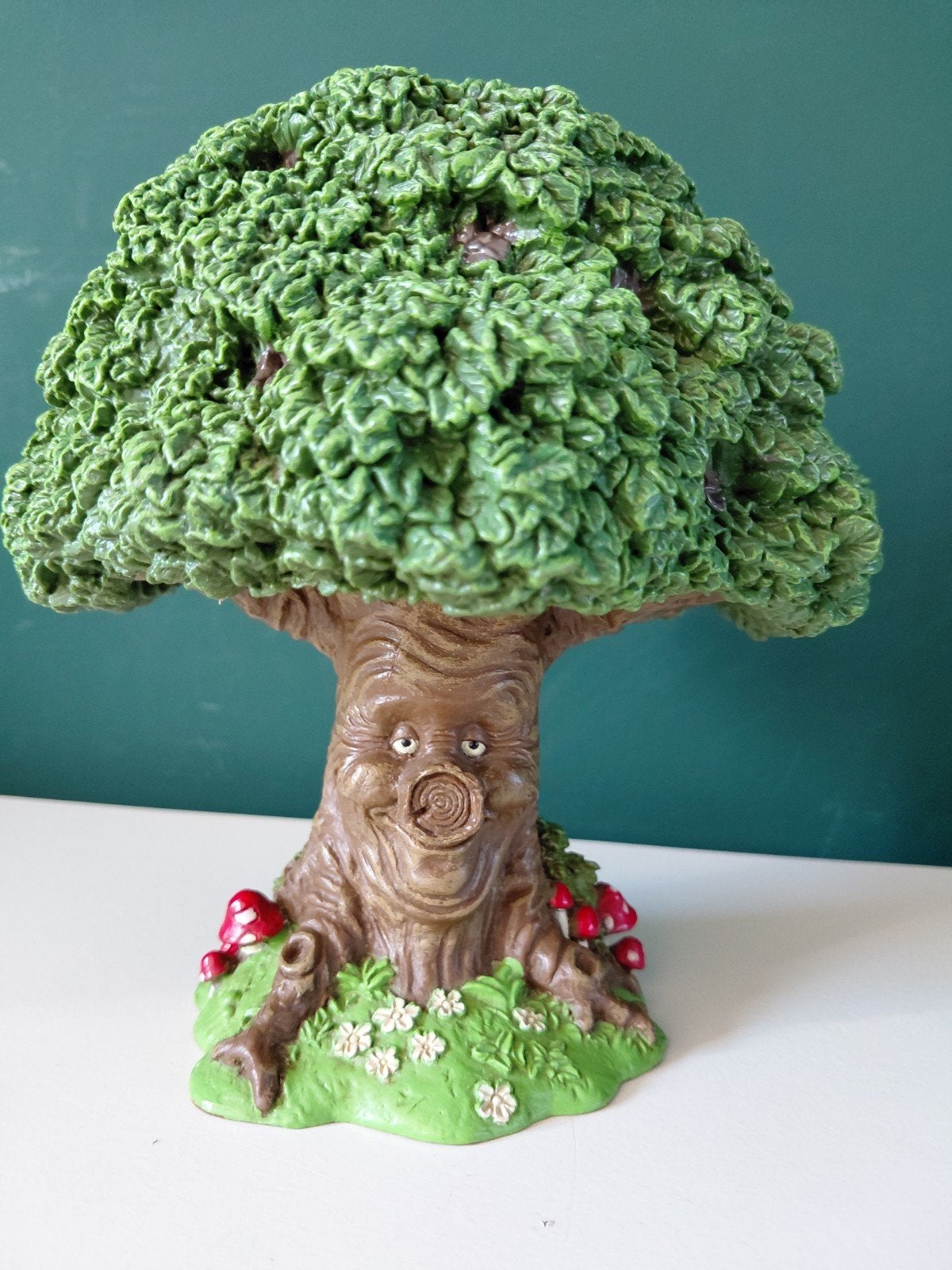 sprookjesboom beeldje, Verzamelen, Ophalen of Verzenden, Zo goed als nieuw, Beeldje of Poppetje