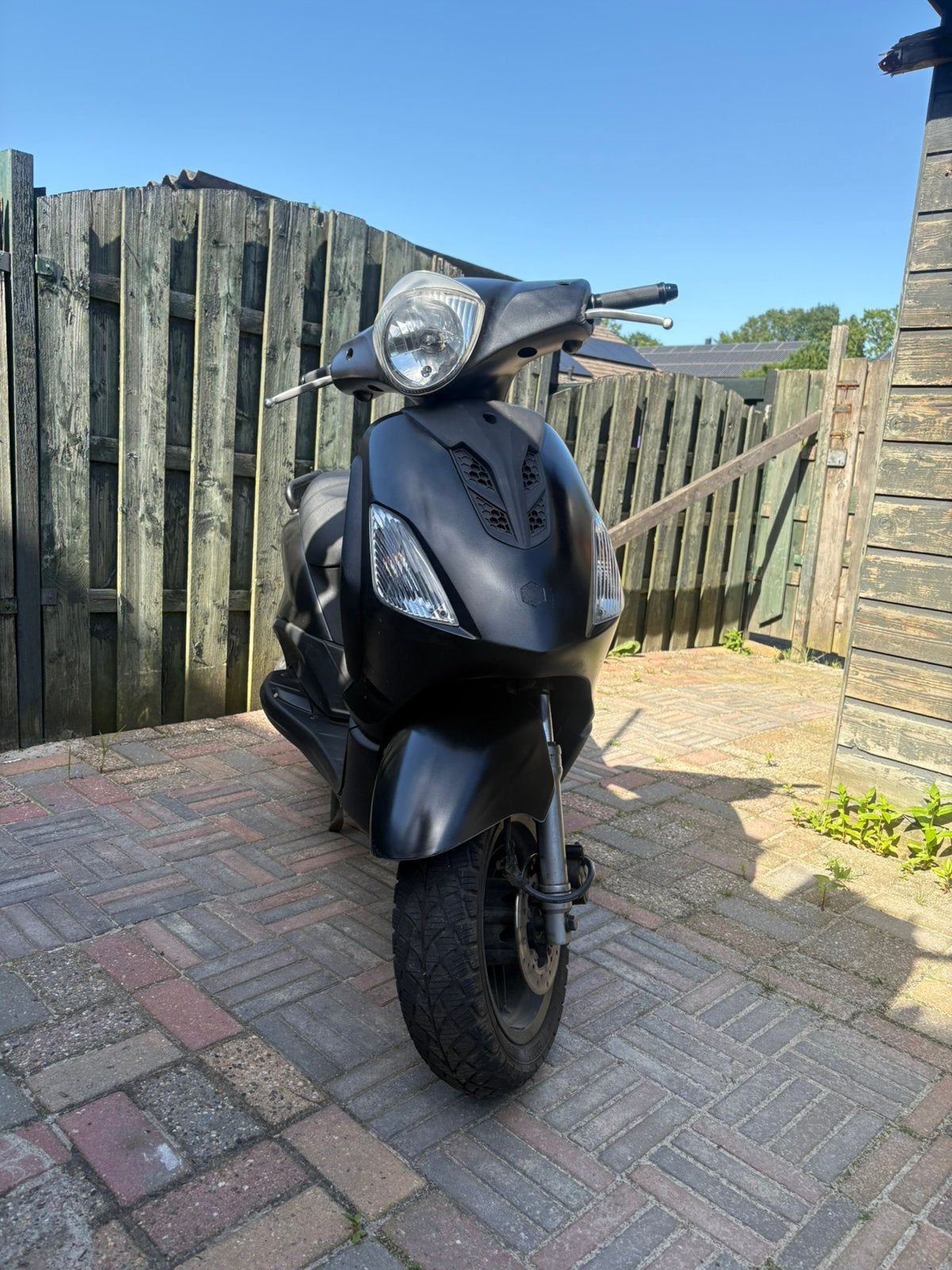 Piaggo fly 150cc, Ophalen of Verzenden, Zo goed als nieuw, Benzine, Piaggio