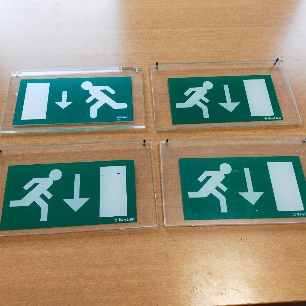noodverlichting bordjes  per 4 stuks