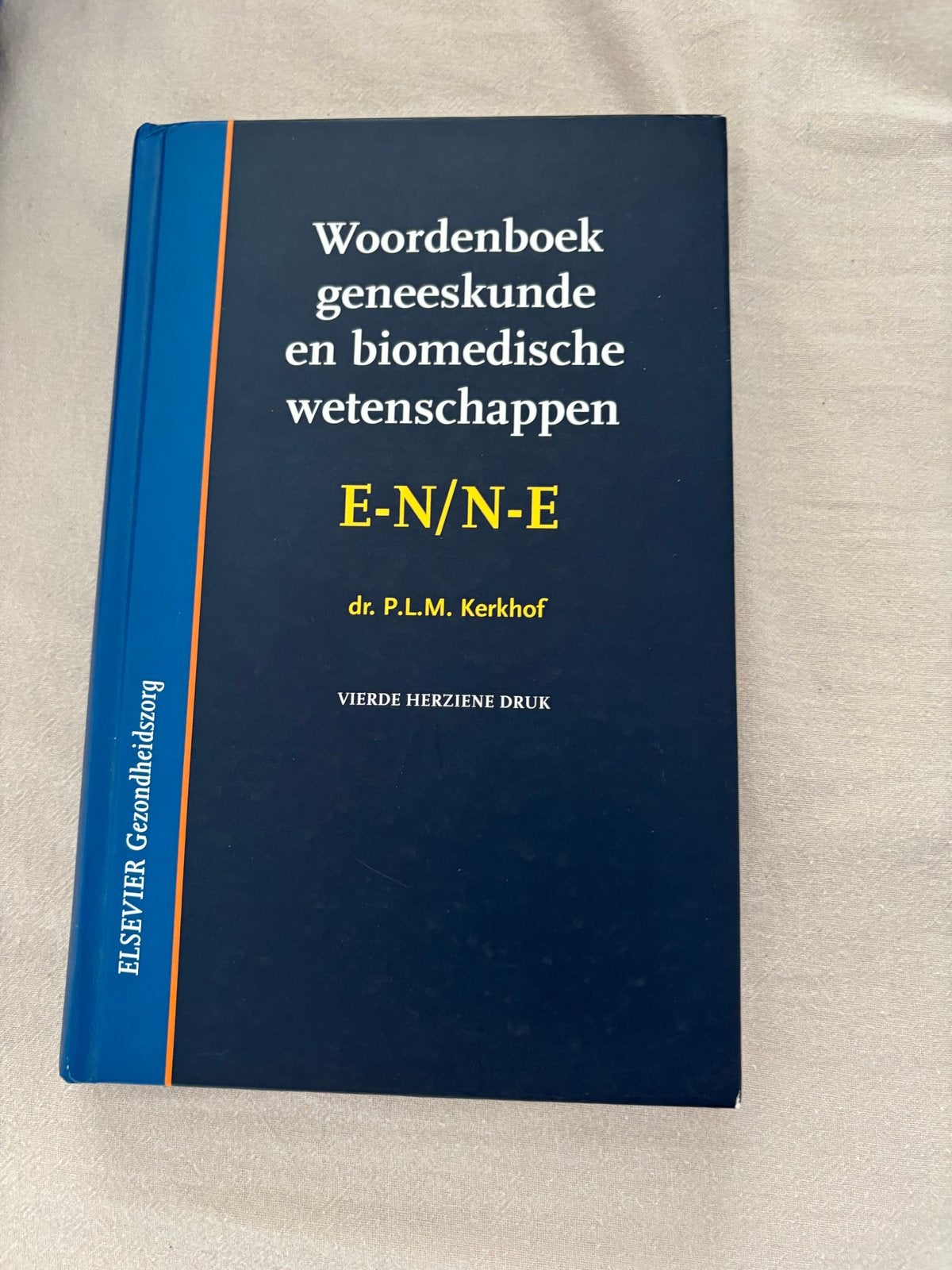 Woordenboek geneeskunde en biomedische wetenschappen, Boeken, Woordenboeken, Ophalen of Verzenden, Zo goed als nieuw, Overige uitgevers