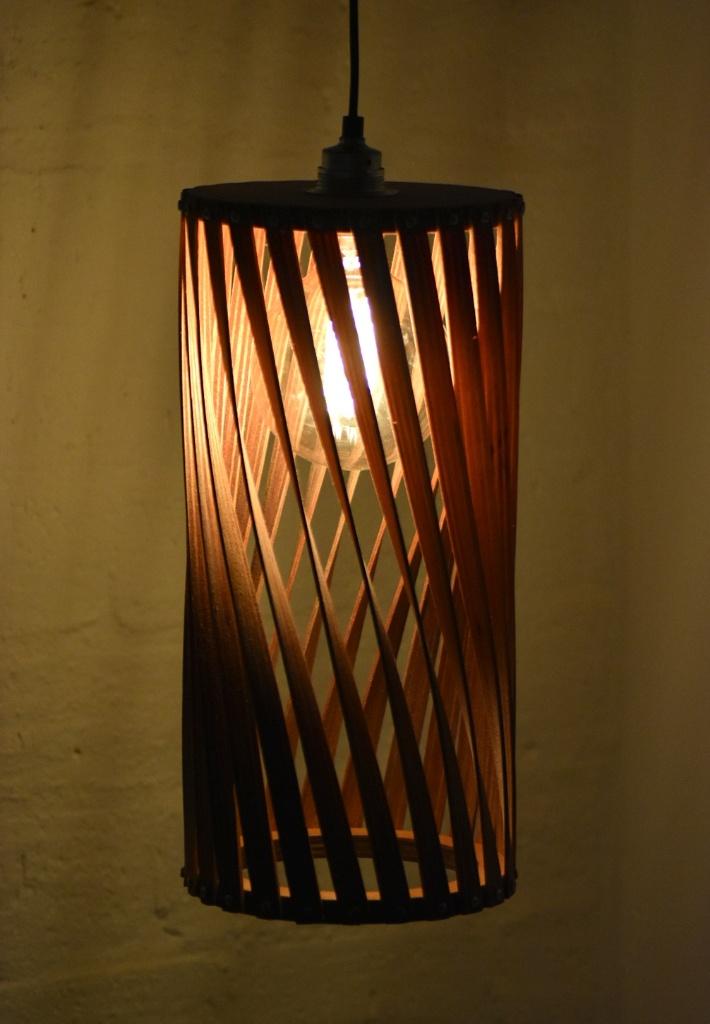 Houten hanglamp met een twist!, Ophalen of Verzenden, Nieuw, Hout